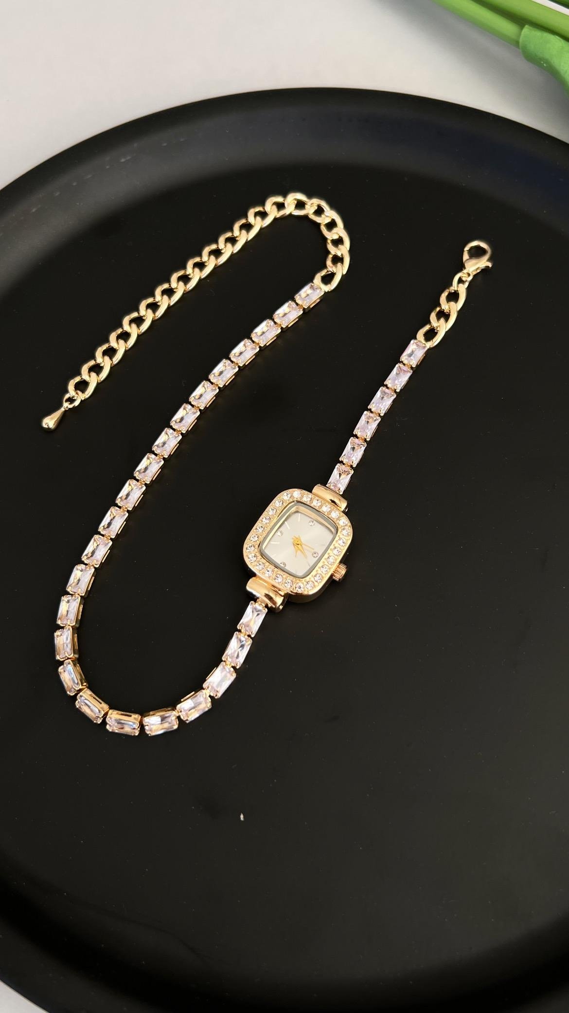 Su Yolu Bileklikli Saat Gold
