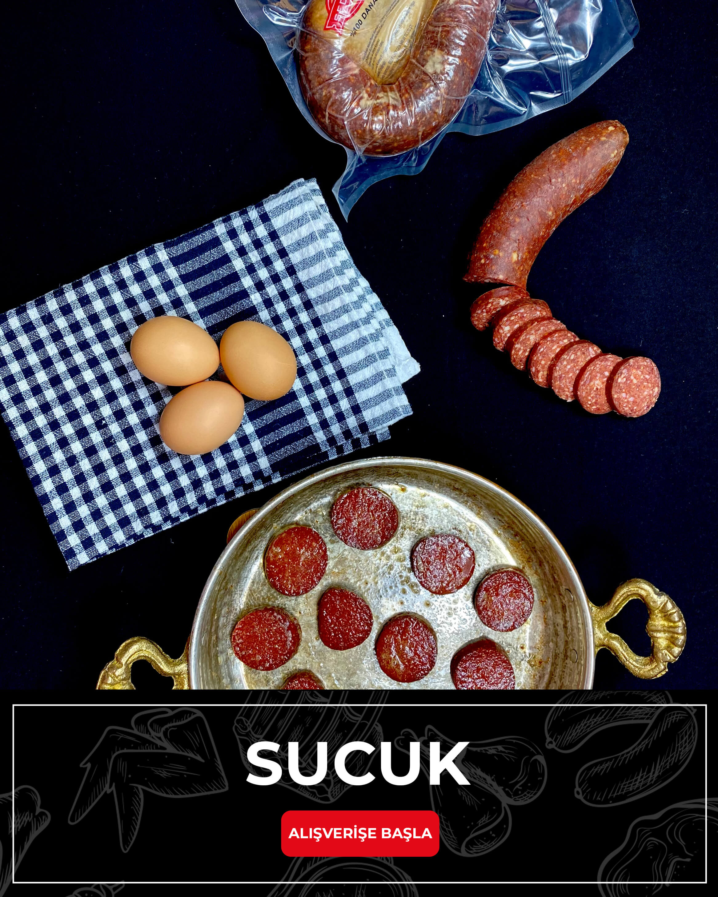 Bakır sahanda dilimlenmiş sucuk ve köy yumurtası
