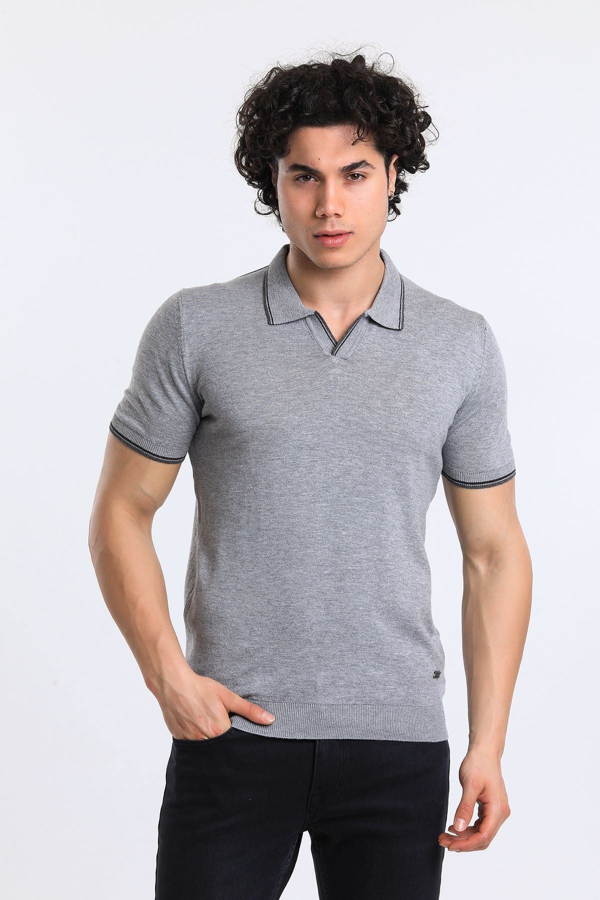Soylu Triko Süveter Desenli Siyah (3209) I soylutrend.comT-SHİRTSoylu Trend2001AGRİSoylu Trend Erkek Polo Yaka Triko T-Shirt Pamuklu A.Gri (2001)