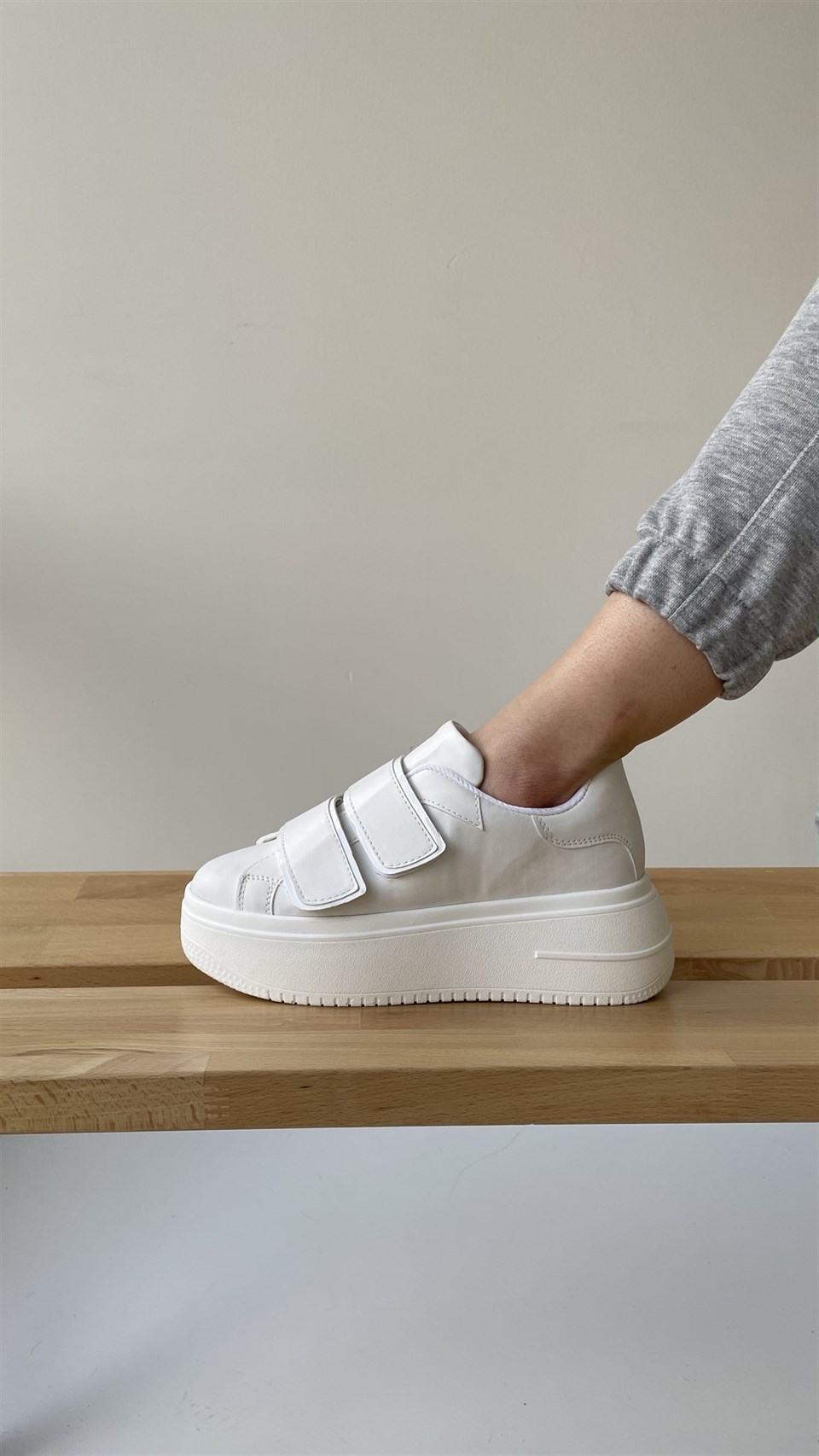 Kadın Beyaz Cırt Cırtlı Sneakers Spor Ayakkabı-Taban 5 cm-Yürüyüş Ayakkabısı  Yüksek Tabanlı Bantlı