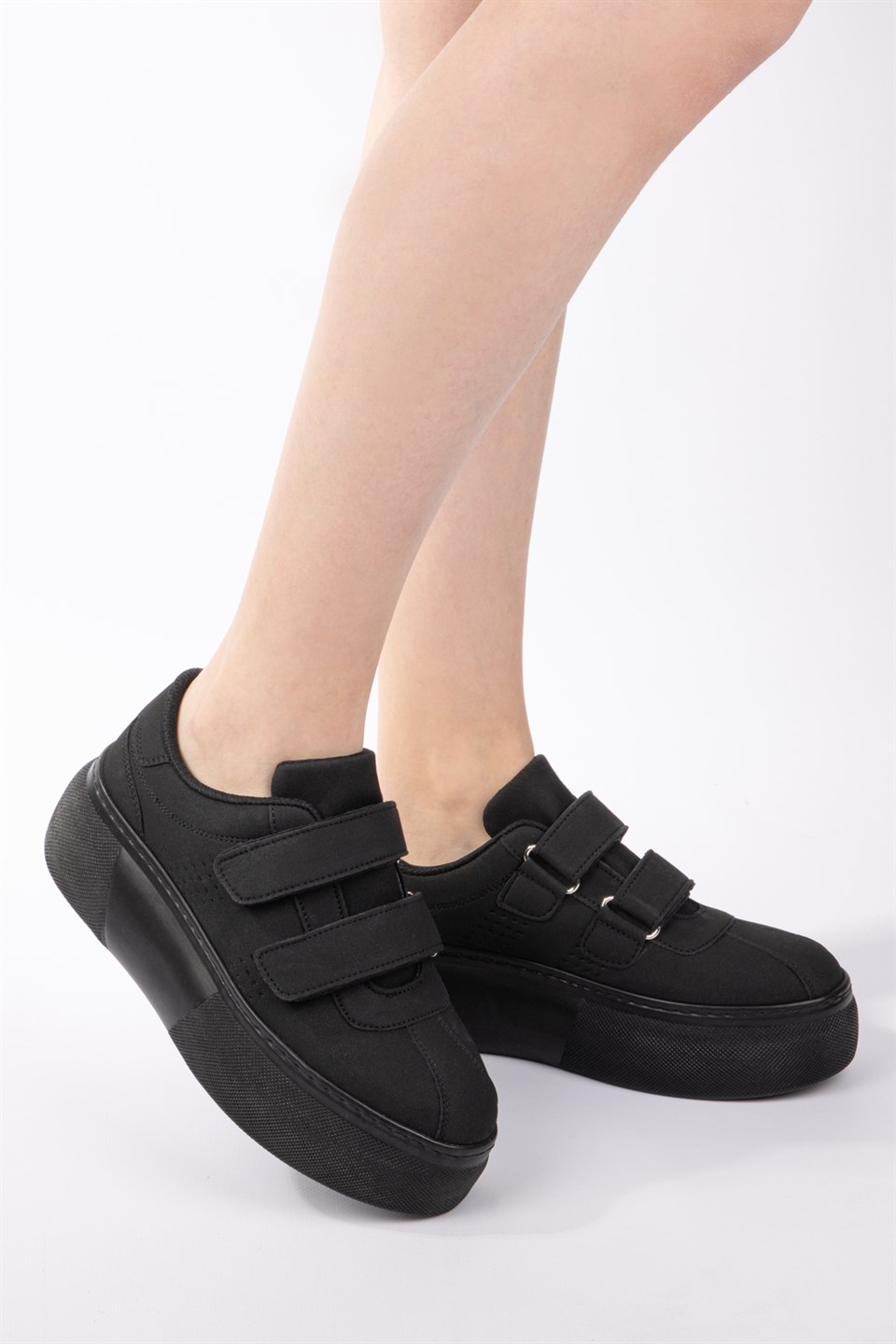 Kadın Siyah Nubuk Cırt Cırtlı Sneaker-Taban 5cm-Yüksek Tabanlı Bantlı Spor  Ayakkabı
