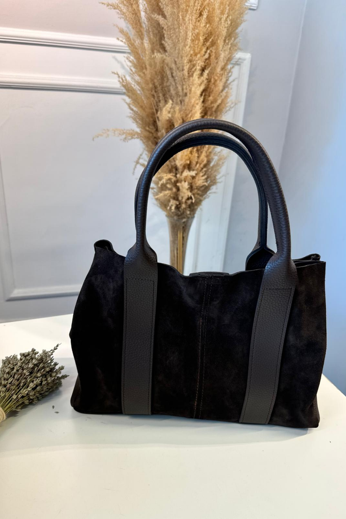 Deri Şerit Detaylı Gerçek Süet Omuz Çantası Siyah