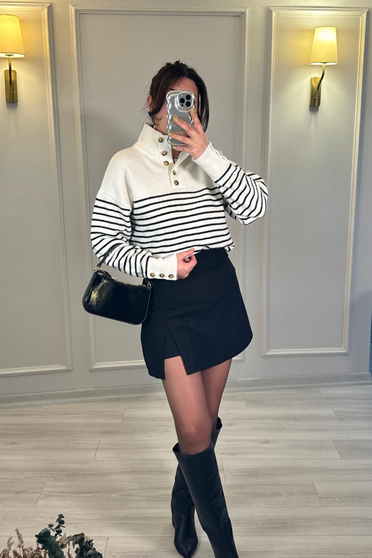 Dik Yaka Çizgili Düğmeli Triko Kazak Ekru