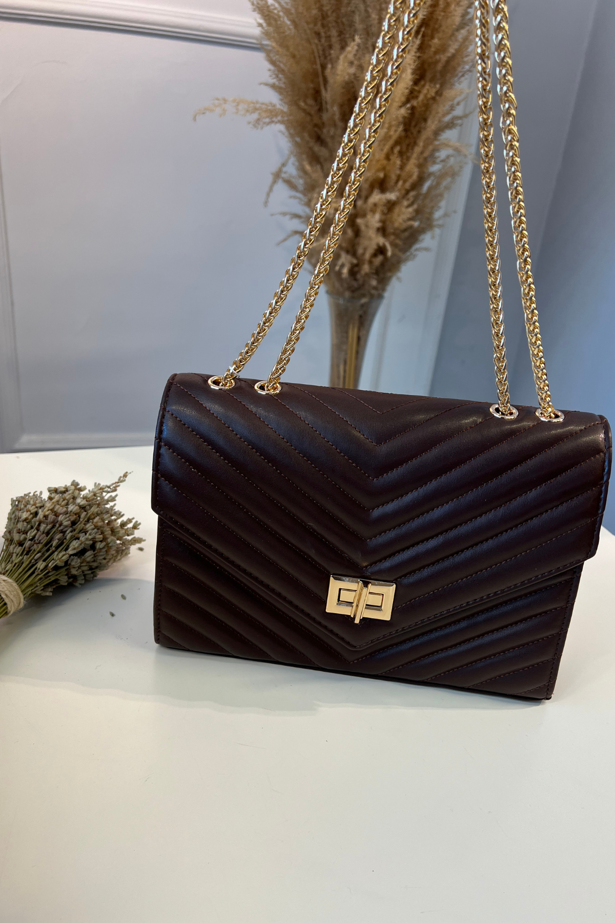 Gerçek Deri Toka Detaylı Kapitone Zincirli Omuz Çantası Bordo