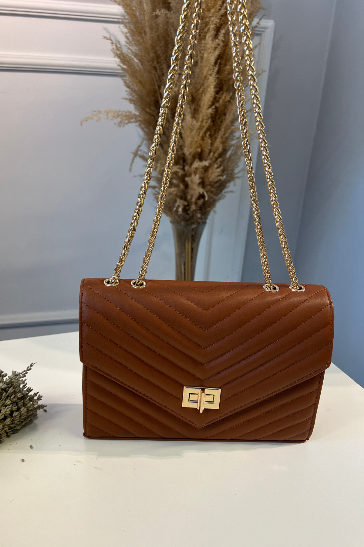 Gerçek Deri Toka Detaylı Kapitone Zincirli Omuz Çantası Taba