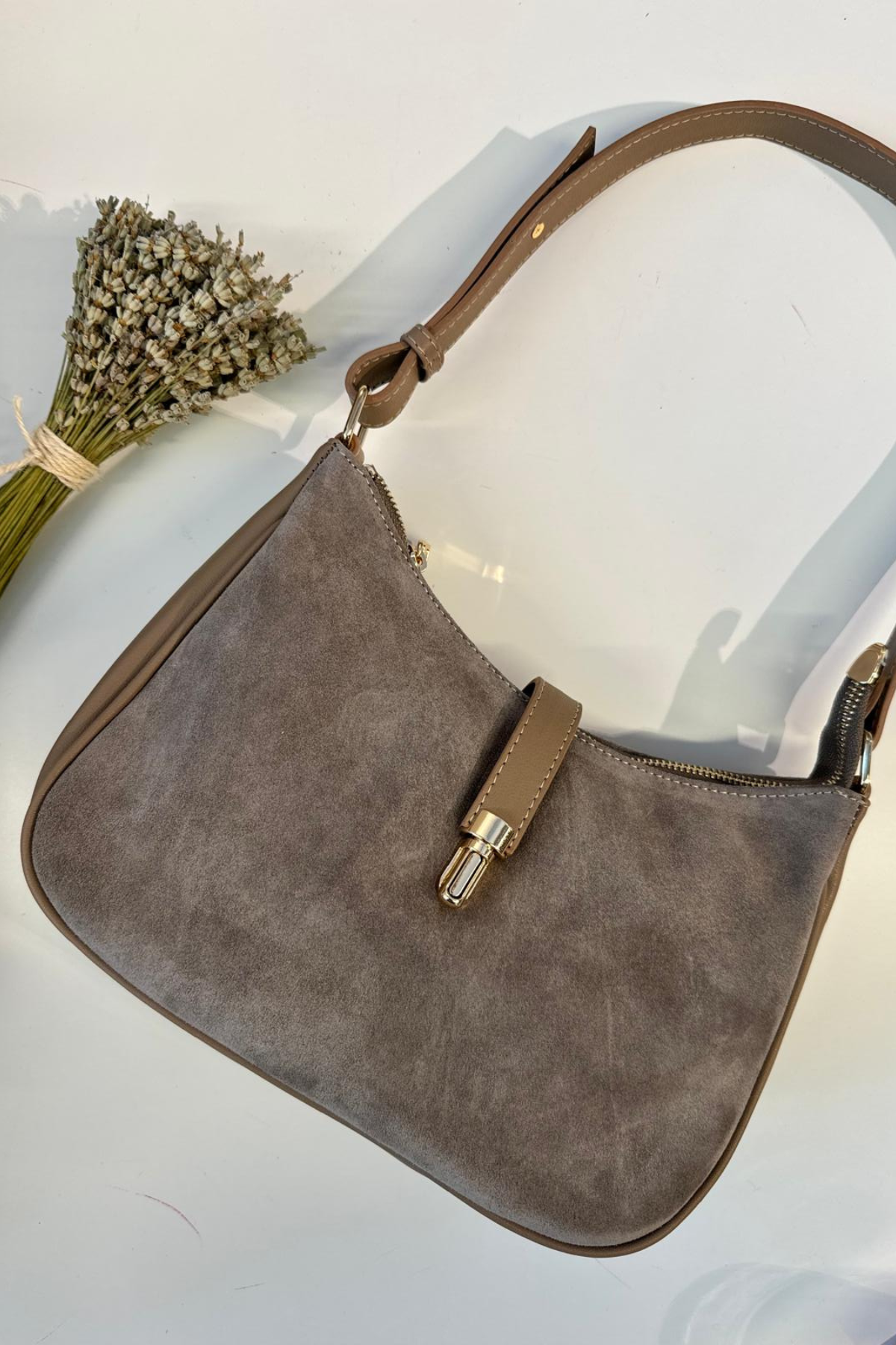 Gerçek Deri Toka Detaylı Omuz Çantası Vizon