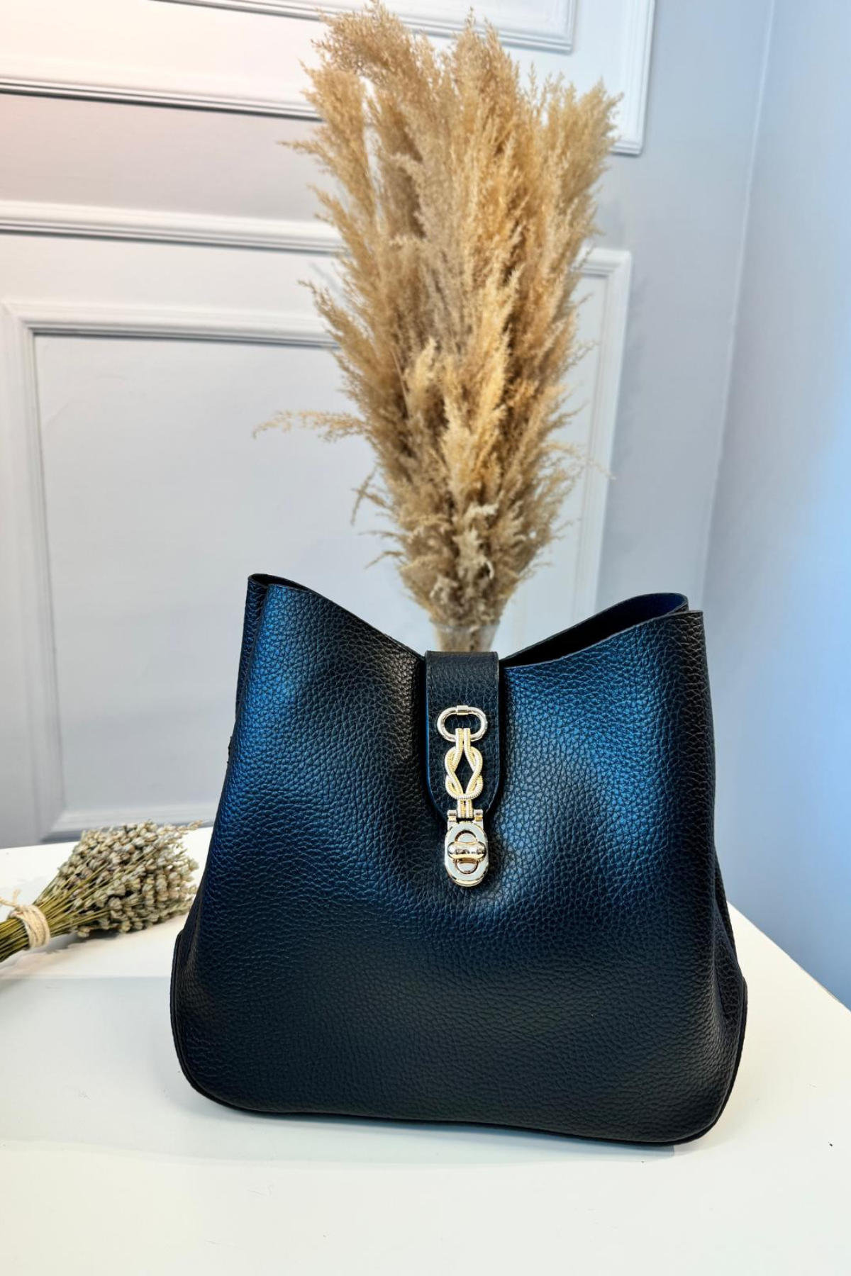 Gerçek Deri Yavru Çantalı Kilit Detaylı Çanta Siyah