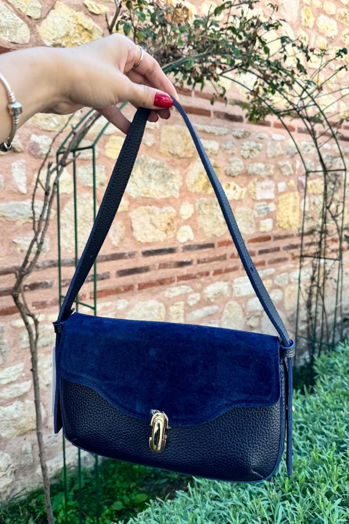 Gerçek Süet Deri Toka Detaylı Baget Çanta Lacivert