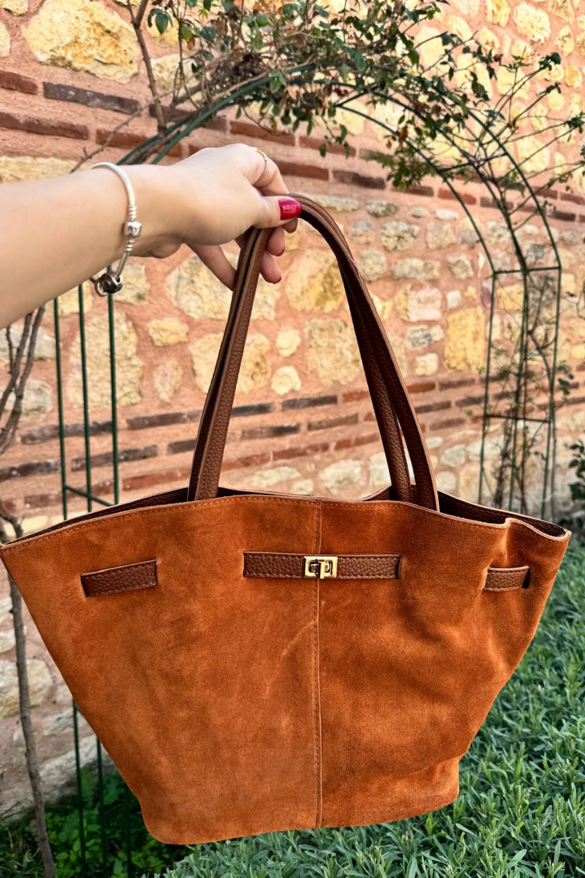 Gerçek Süet Deri Toka Detaylı Maxi Çanta Taba