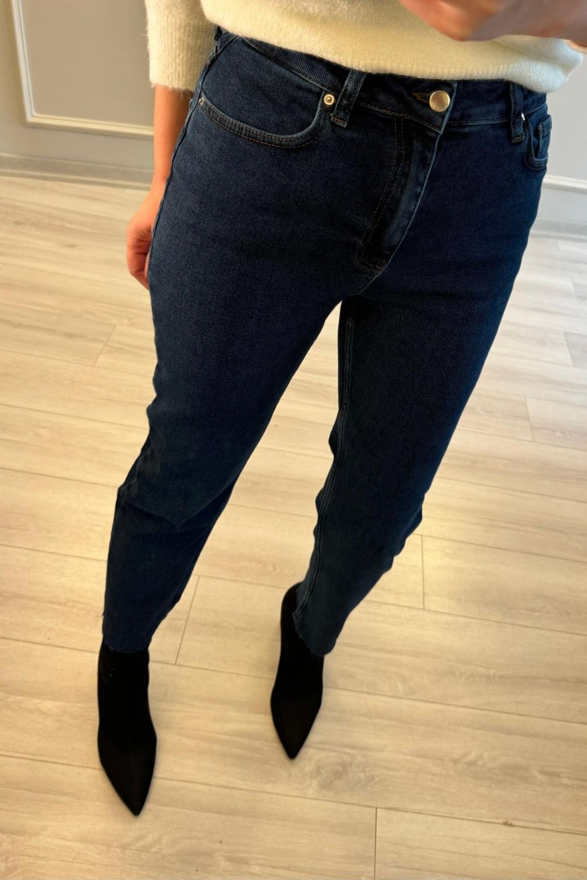 Kesik Paça Likralı Mom-Fit Jean Lacivert