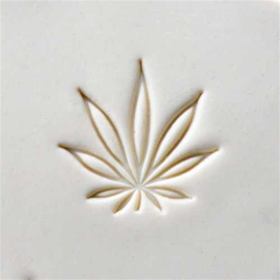 MKM Scl-087-Stamps4Clay Scl (4 cm) design 087.Hemp Leaf.
