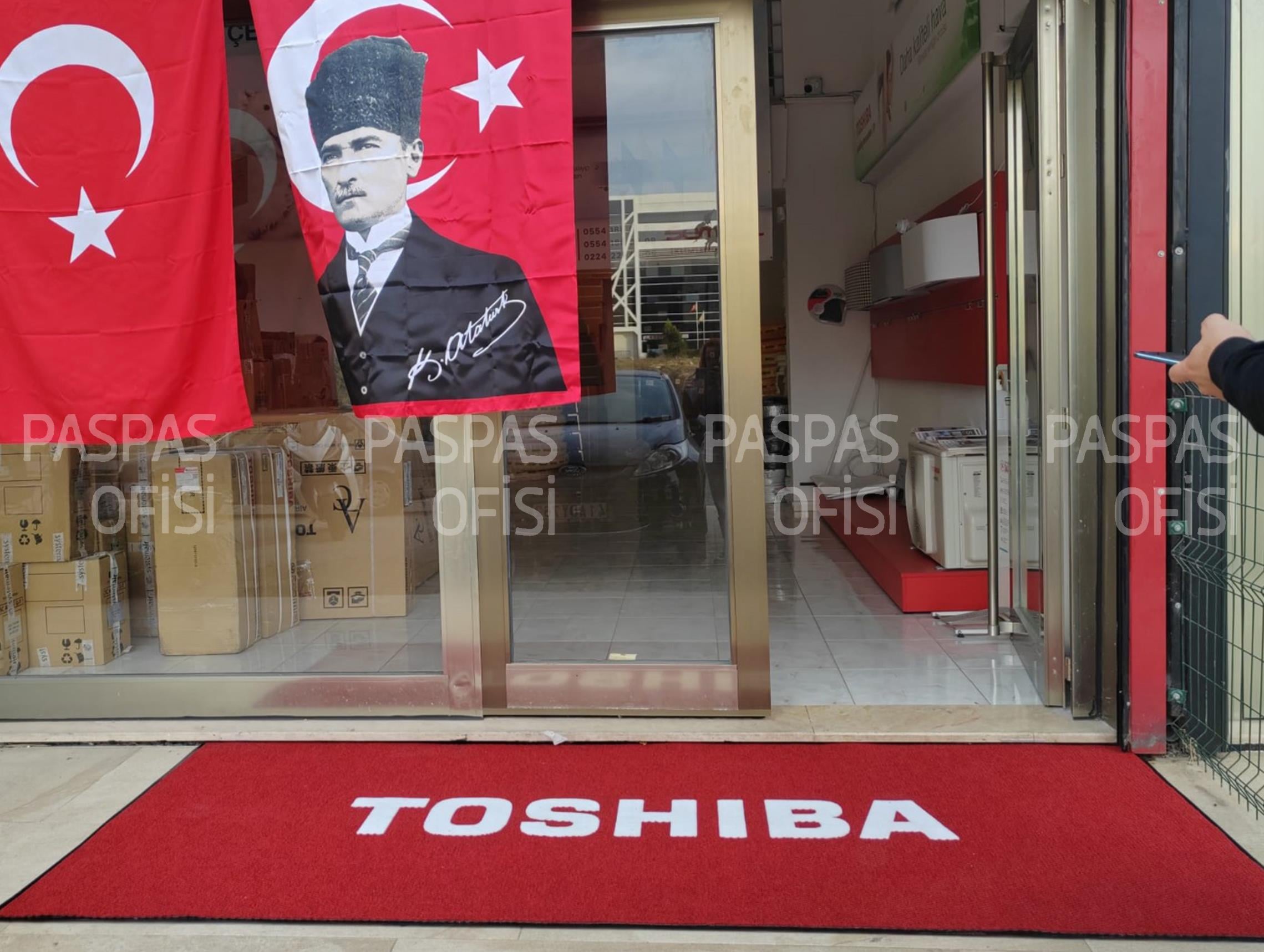 Kırmızı Zeminli Logolu Paspas Toshiba Logolu İş Yeri Paspası