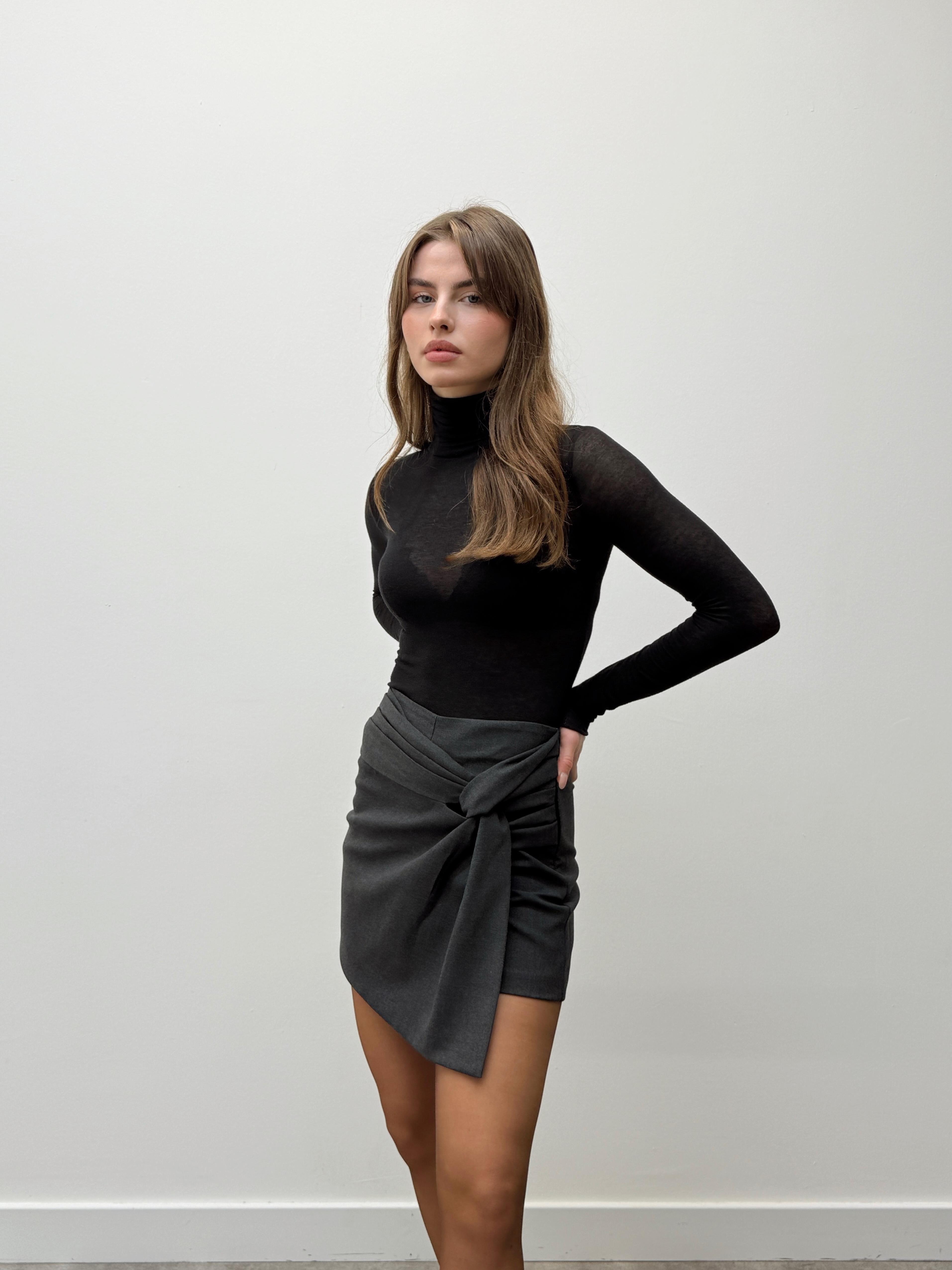 Icon Düğüm Detaylı Antrasit Şort Etek