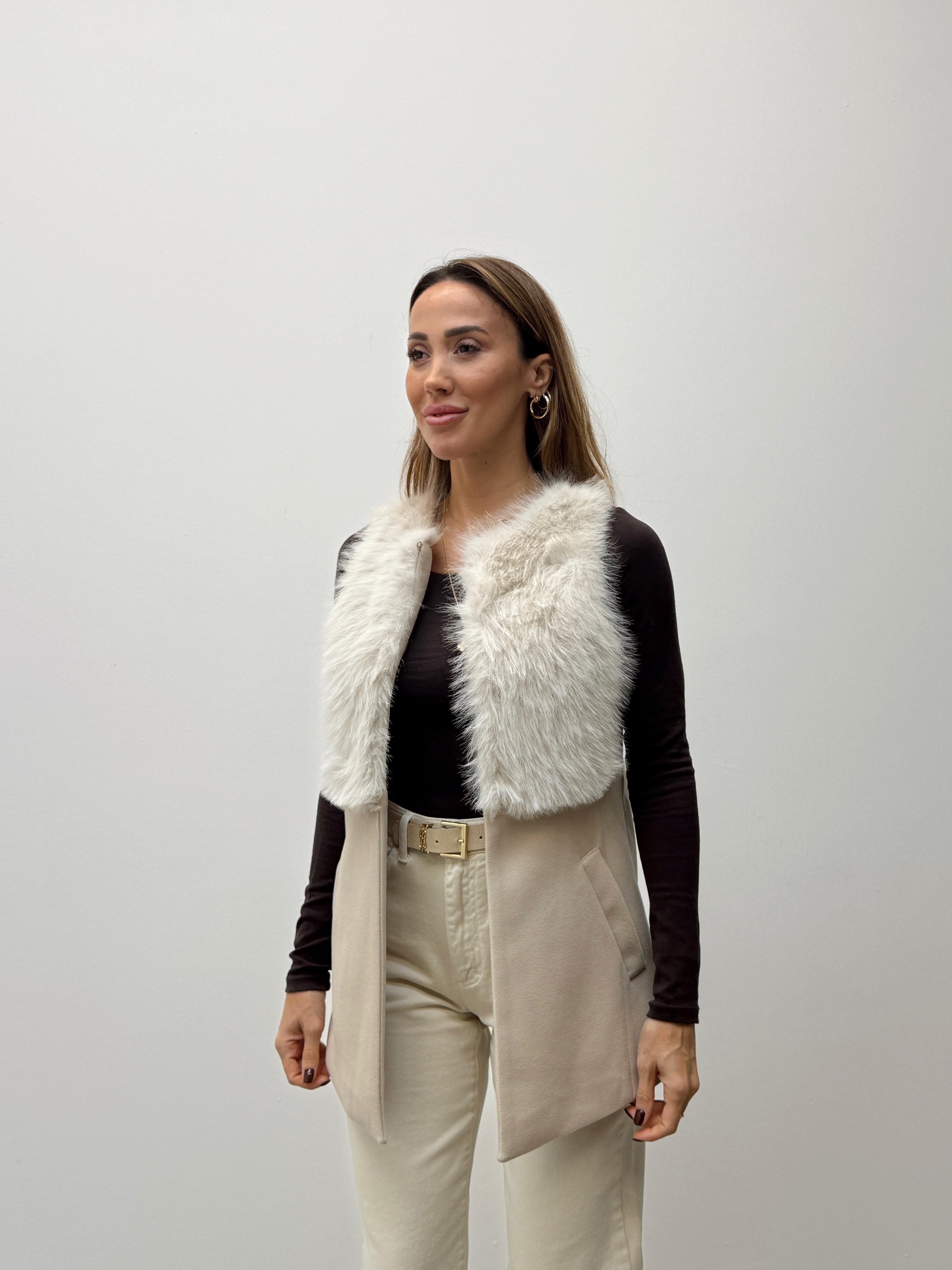 Kadın Kürk Detaylı Kaşe Krem Yelek 