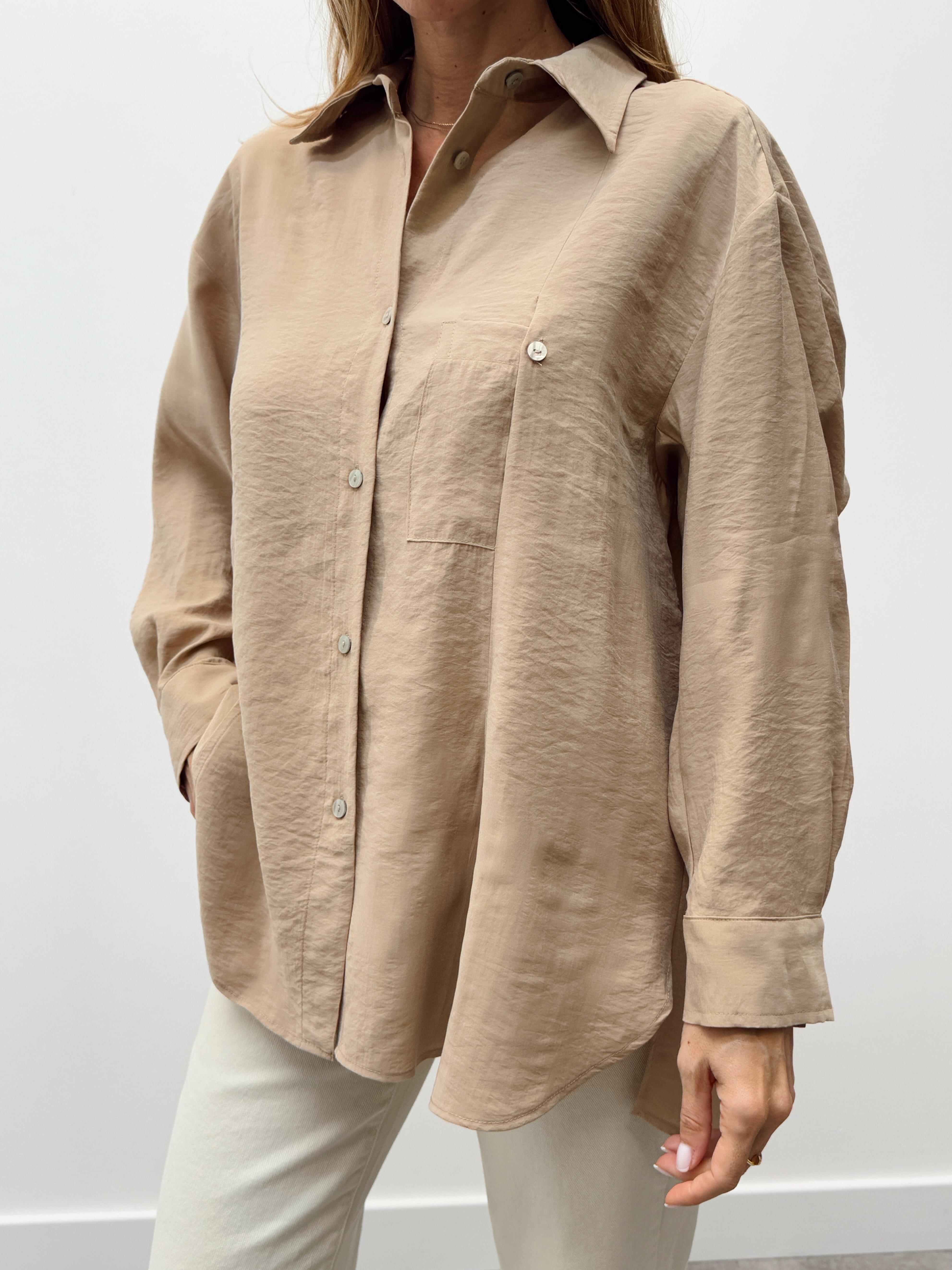 Kadın Yırtmaçlı Oversize Bej Gömlek 