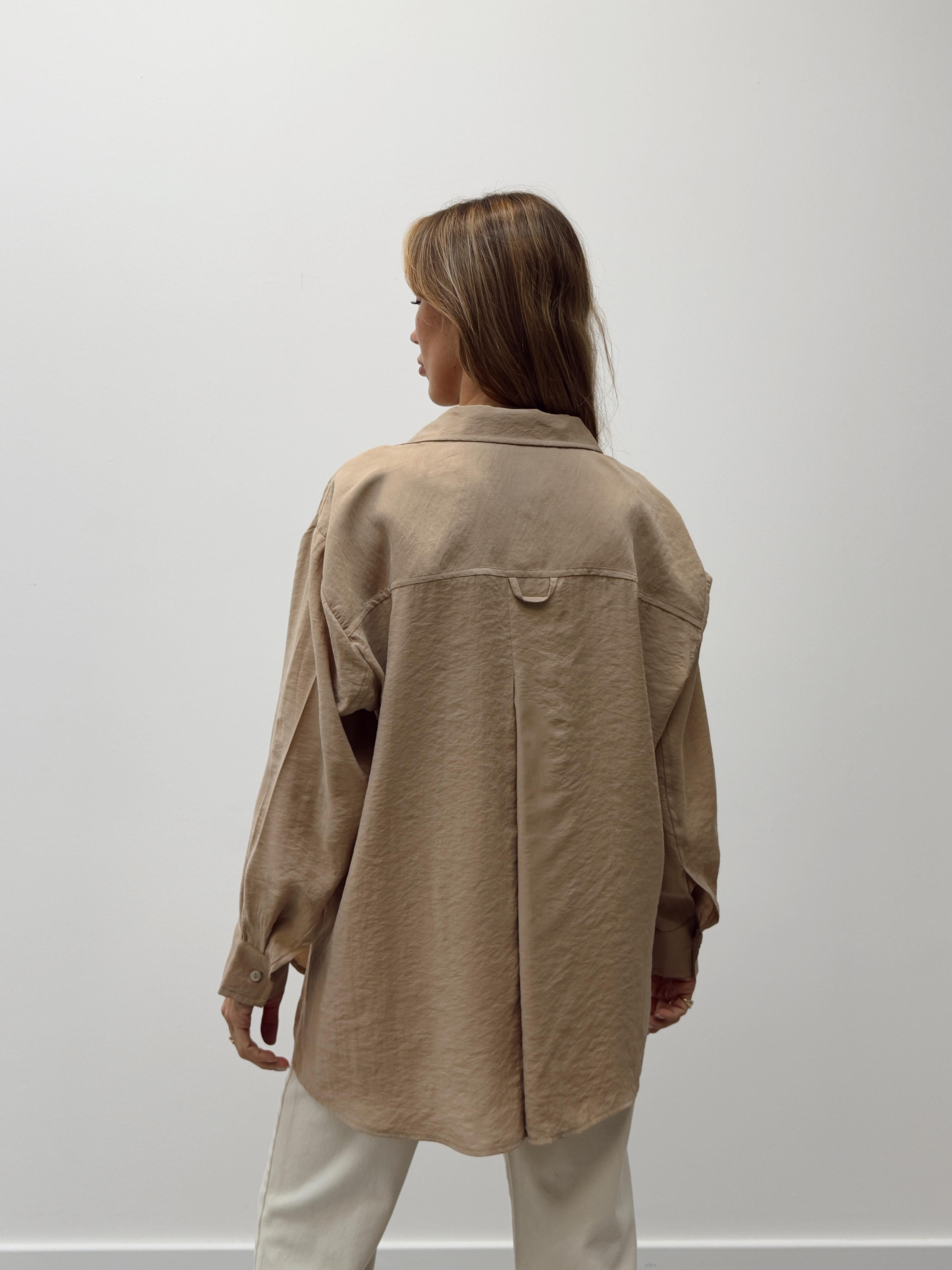 Kadın Yırtmaçlı Oversize Bej Gömlek 