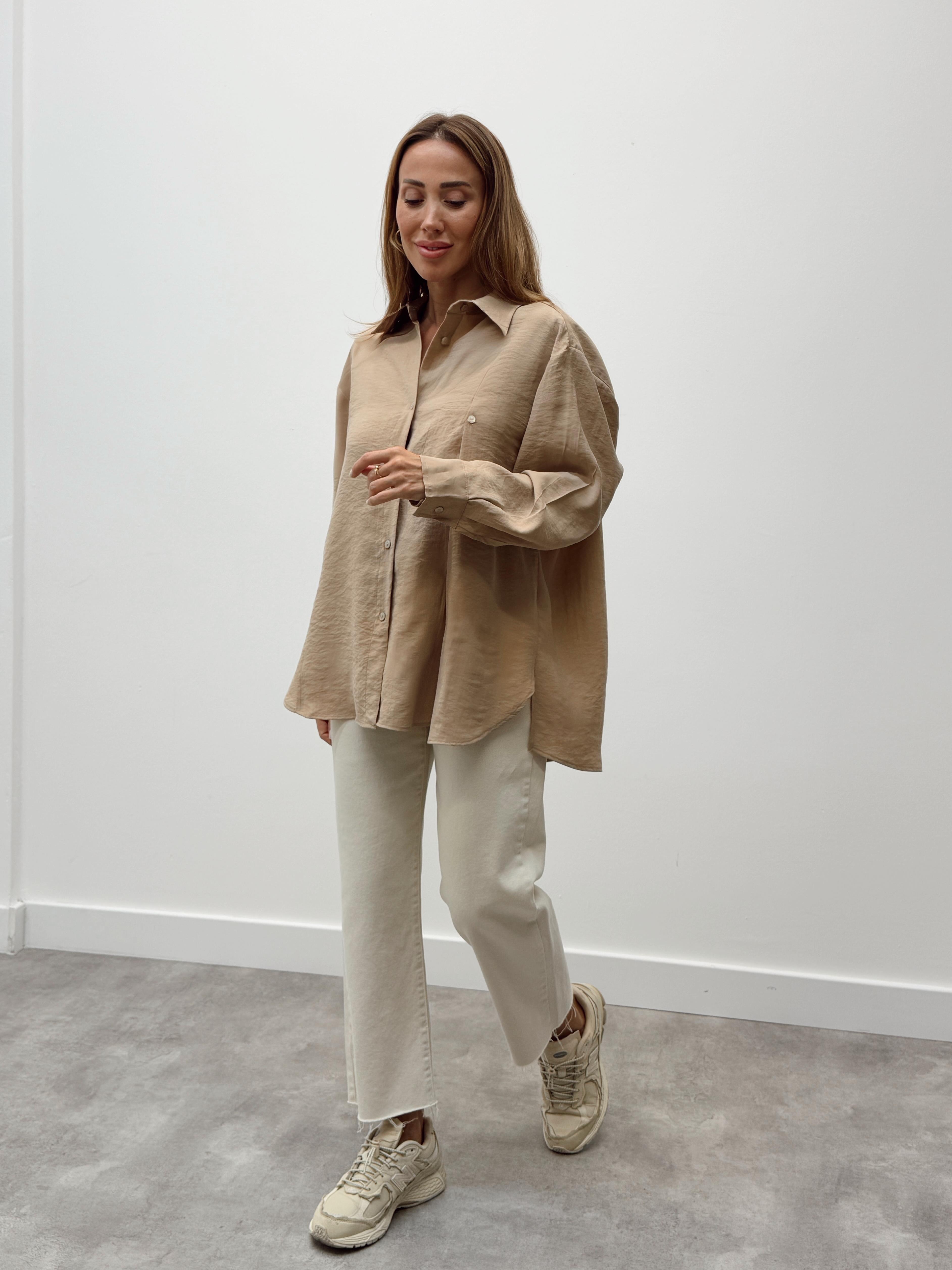 Kadın Yırtmaçlı Oversize Bej Gömlek 