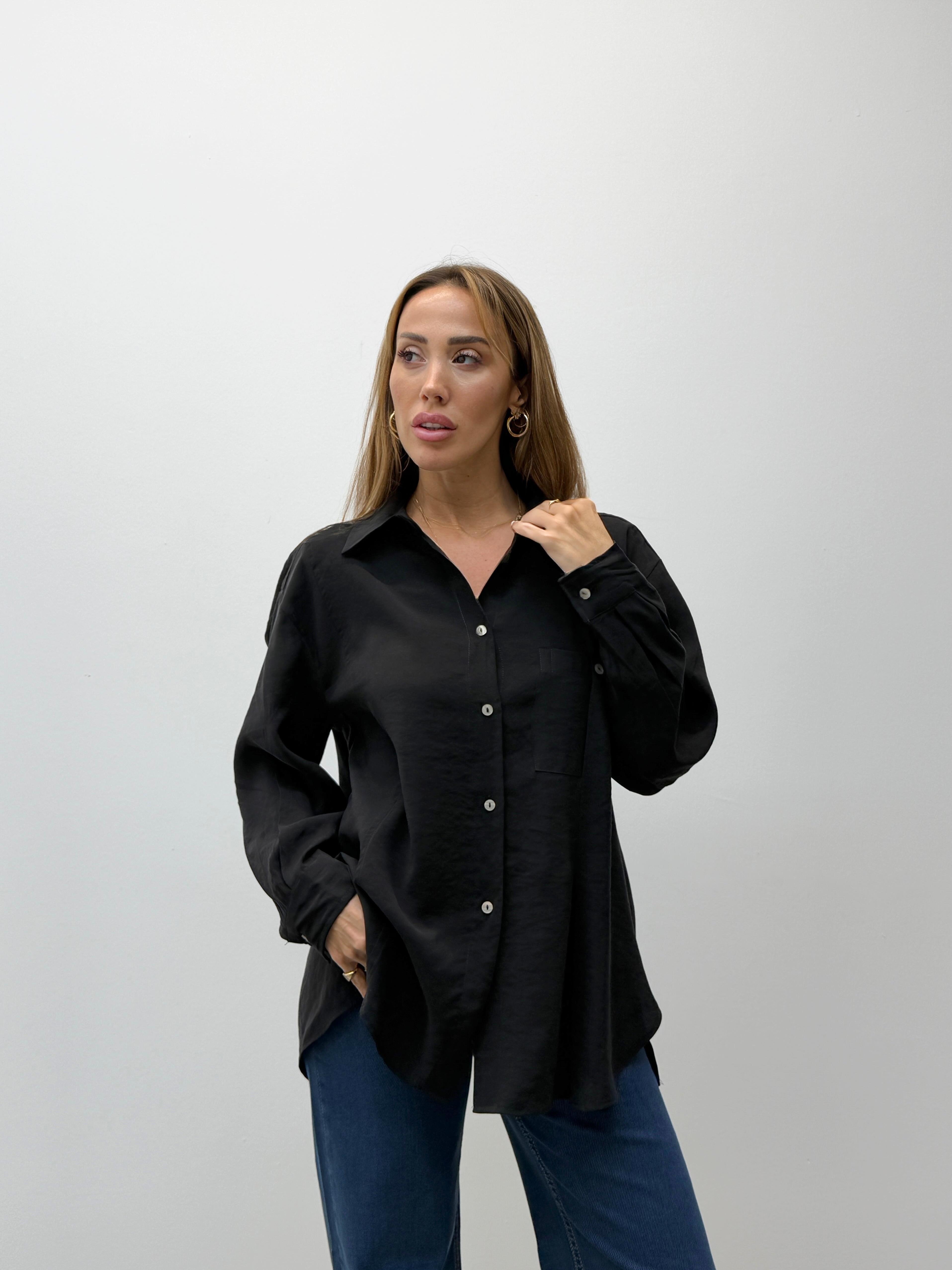 Kadın Yırtmaçlı Oversize Siyah Gömlek 