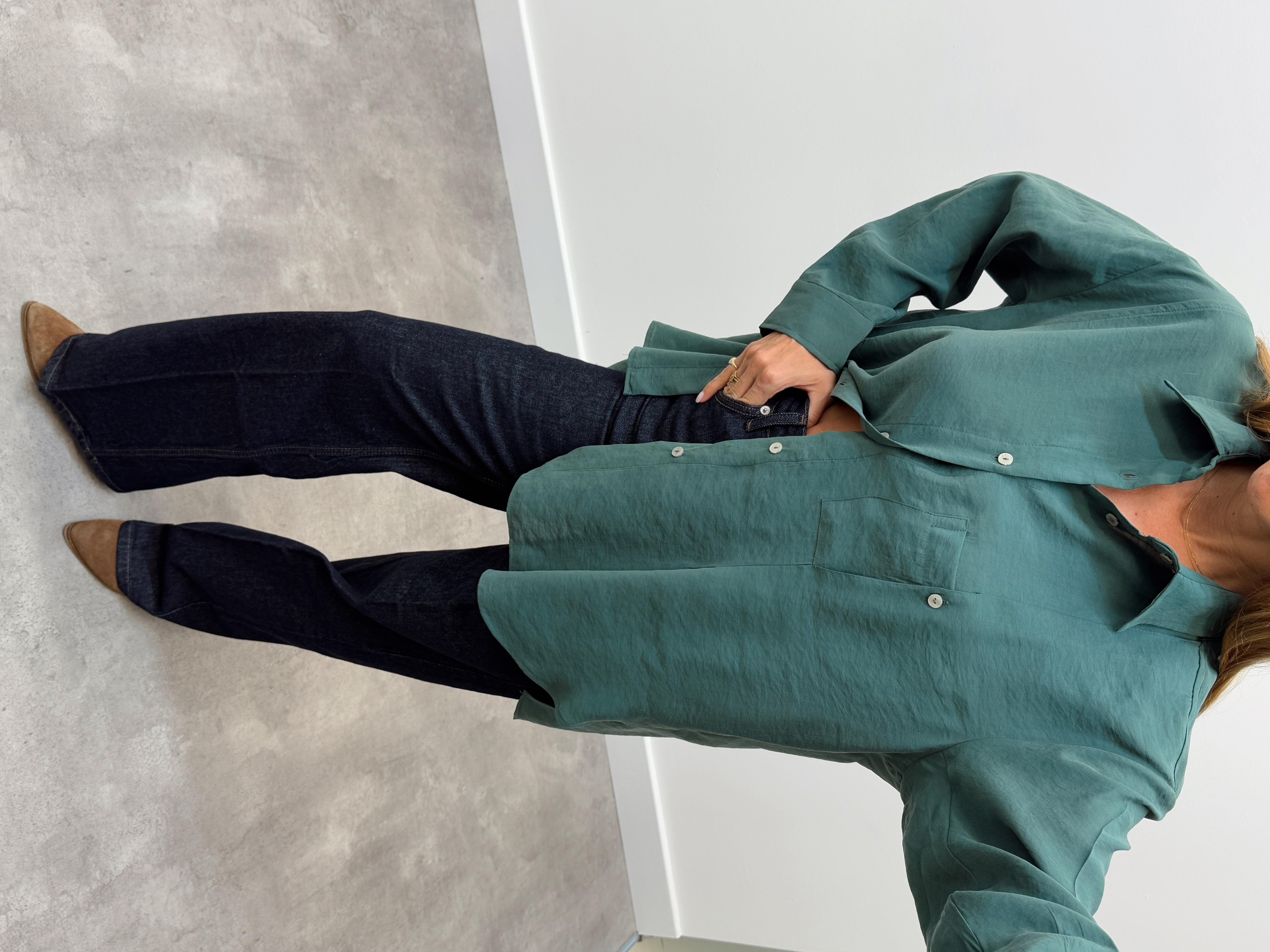 Kadın Yırtmaçlı Oversize Yeşil Gömlek 