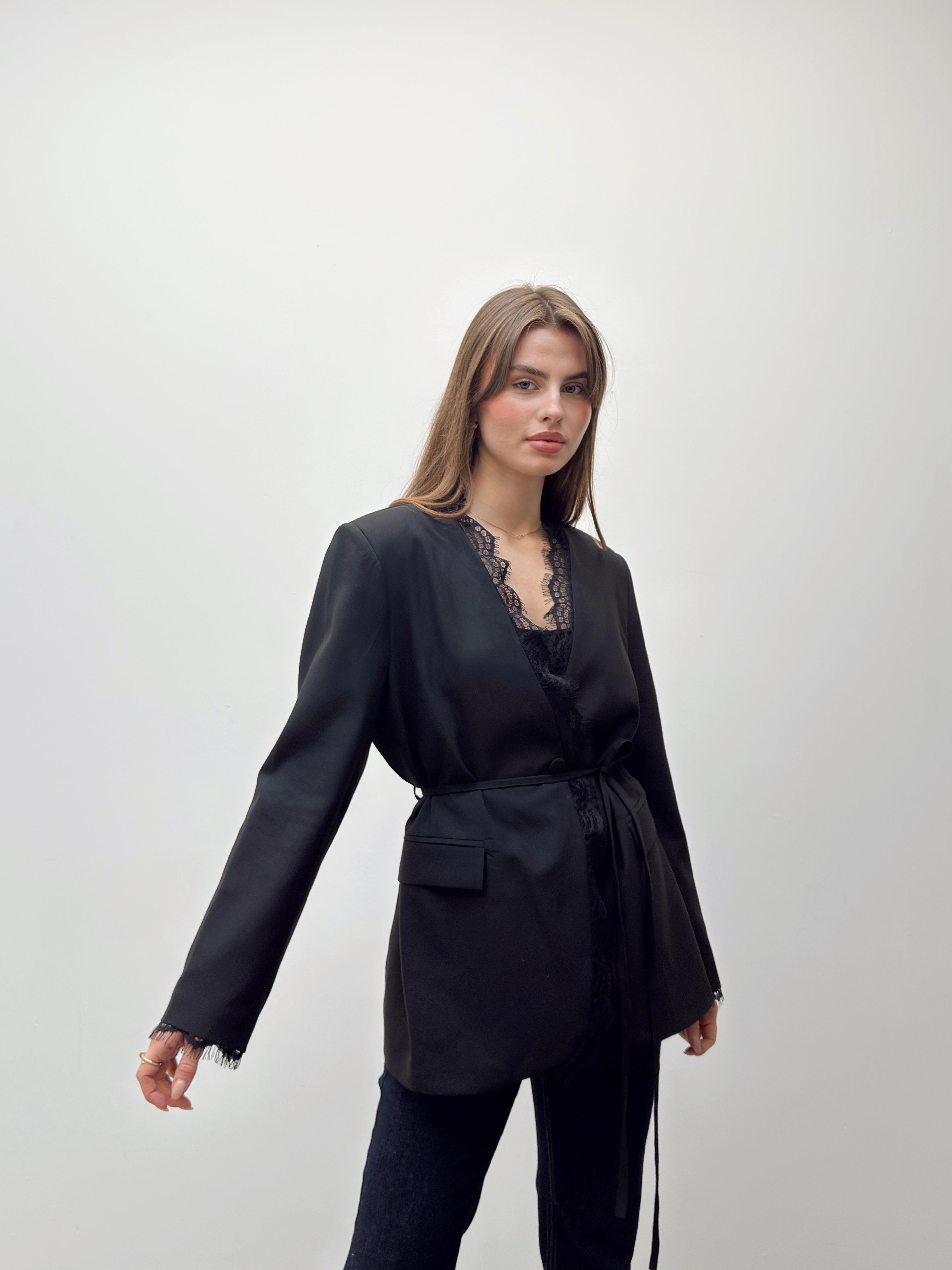 Velora Dantel  Kuşaklı Siyah Blazer Ceket