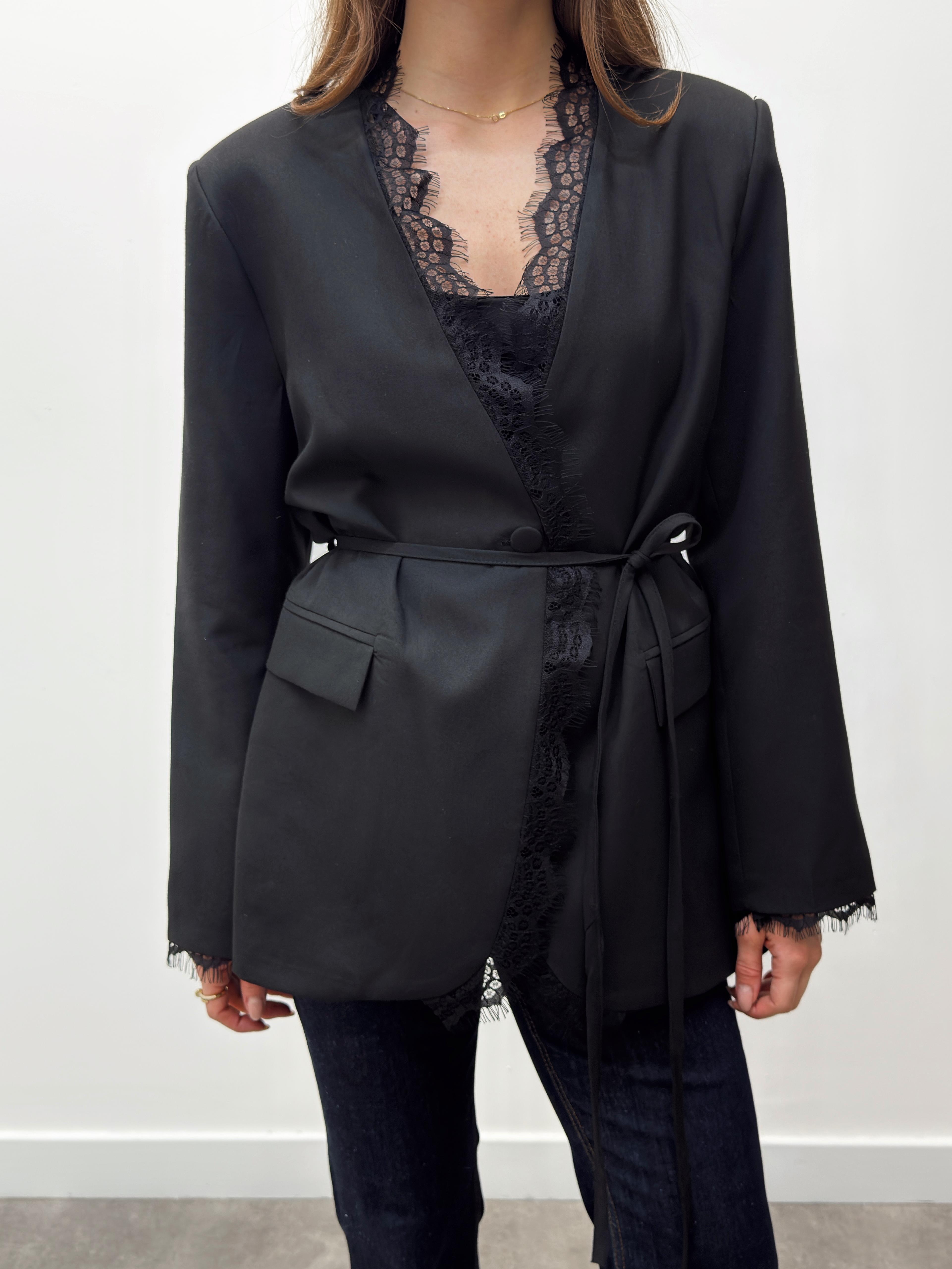 Velora Dantel  Kuşaklı Siyah Blazer Ceket
