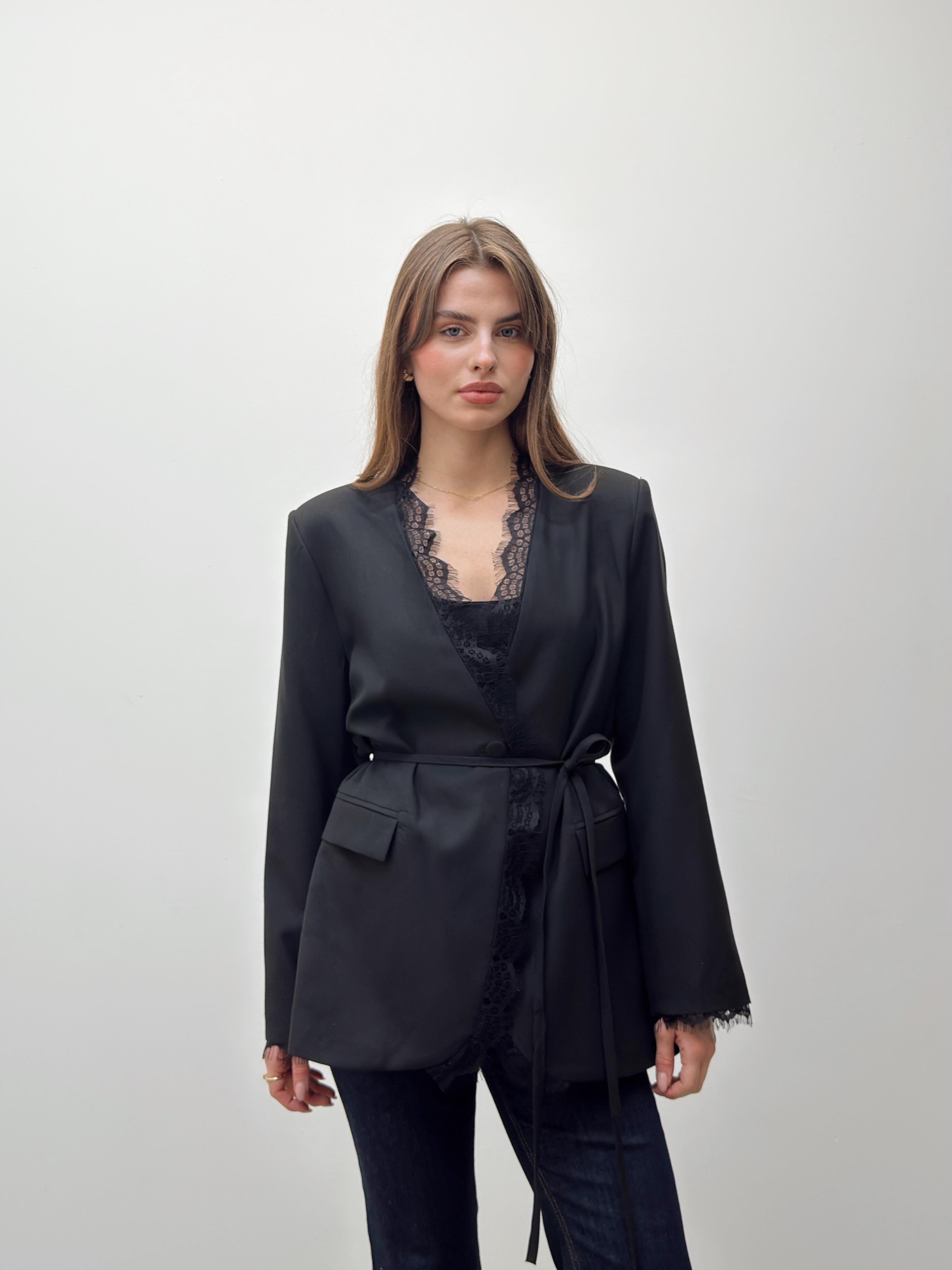 Velora Dantel  Kuşaklı Siyah Blazer Ceket