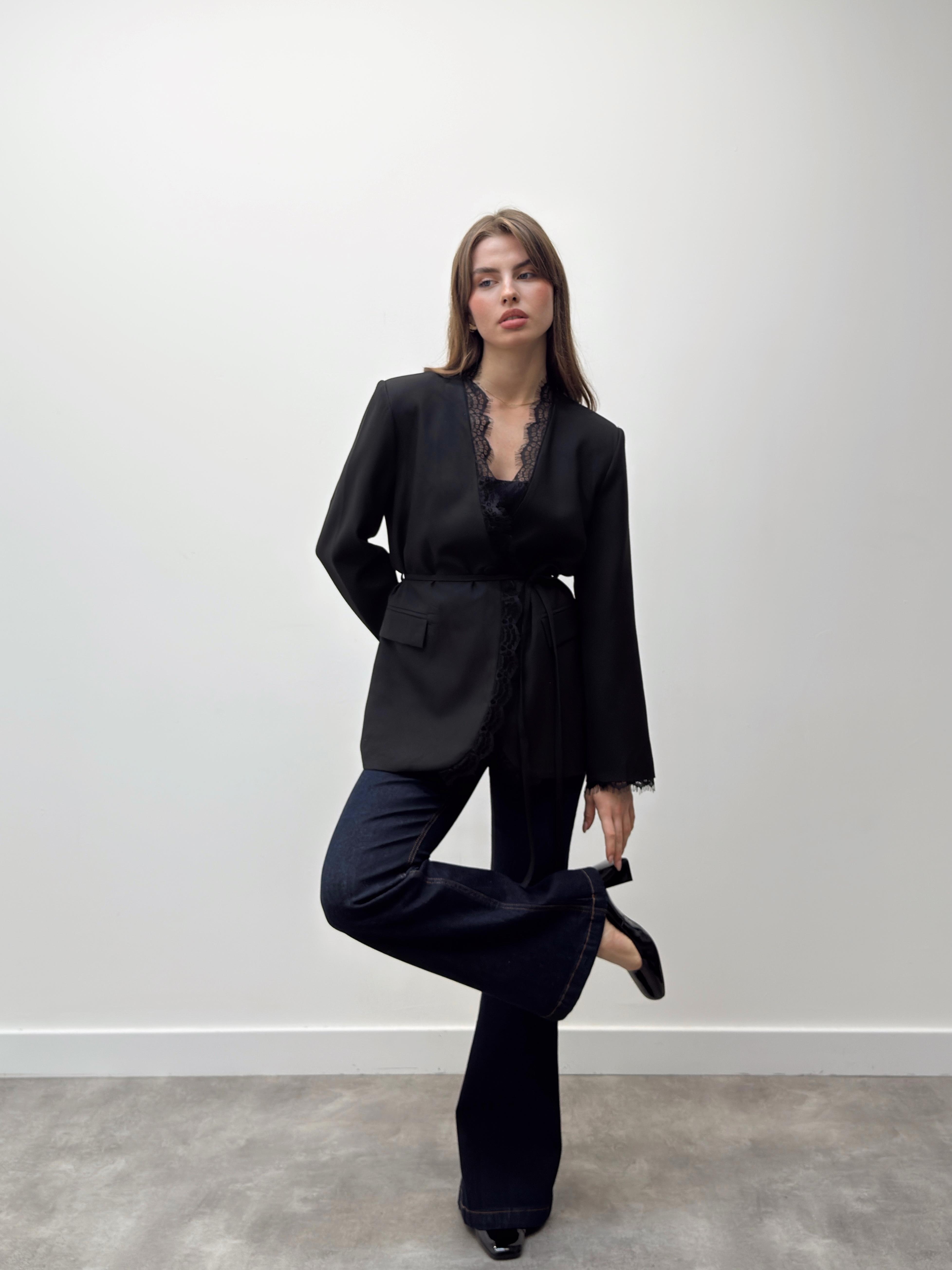 Velora Dantel  Kuşaklı Siyah Blazer Ceket