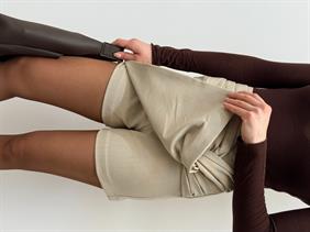 Icon Düğüm Detaylı Krem Şort Etek