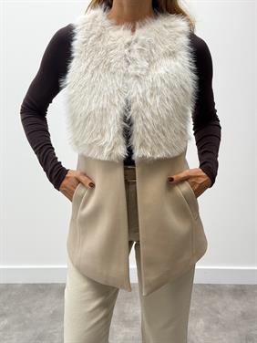 Kadın Kürk Detaylı Kaşe Krem Yelek 