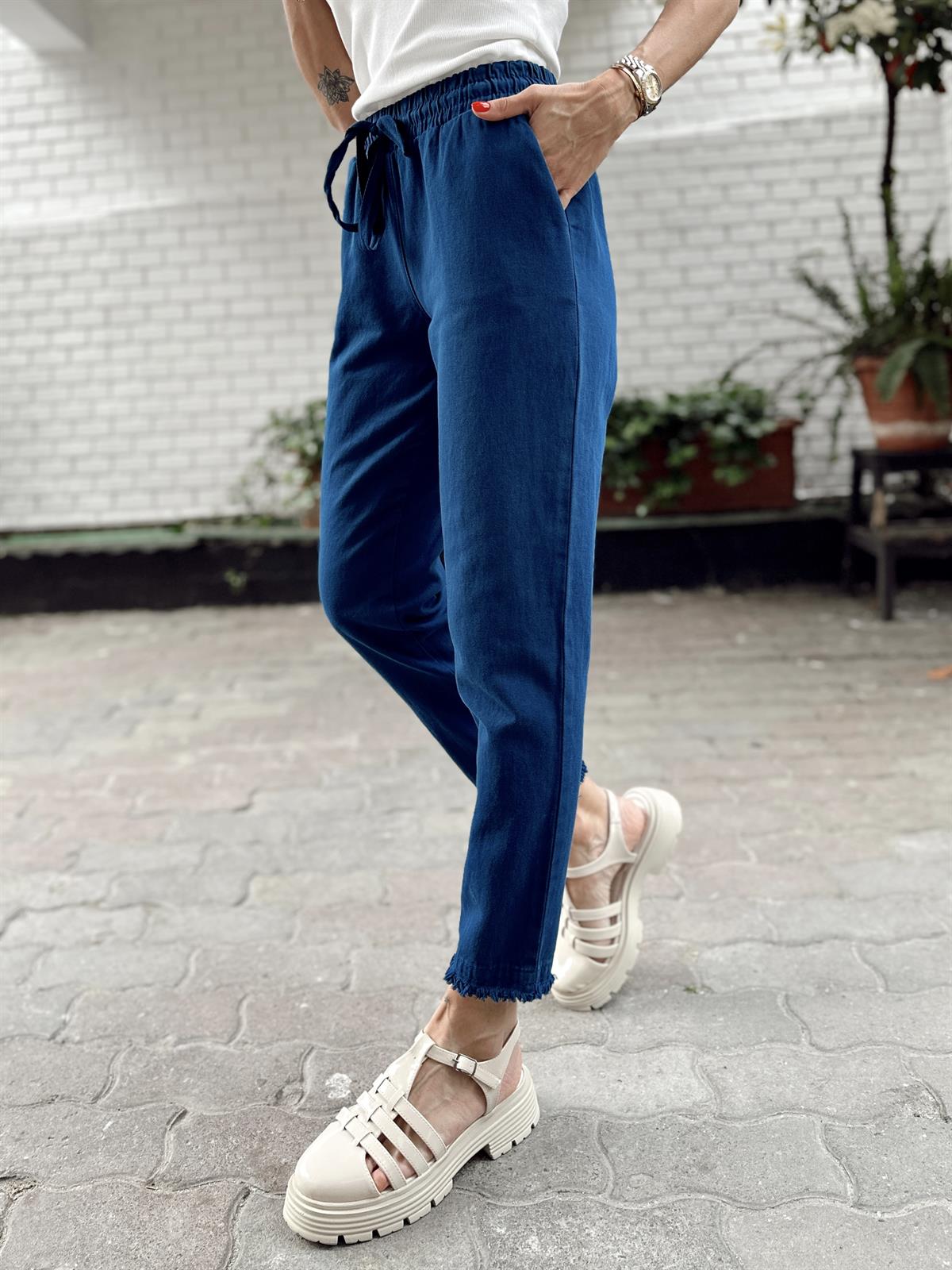 Kadın Beli Lastikli Paçası Püskül Detay Parça Boya Gabardin Lacivert Pantolon · 5