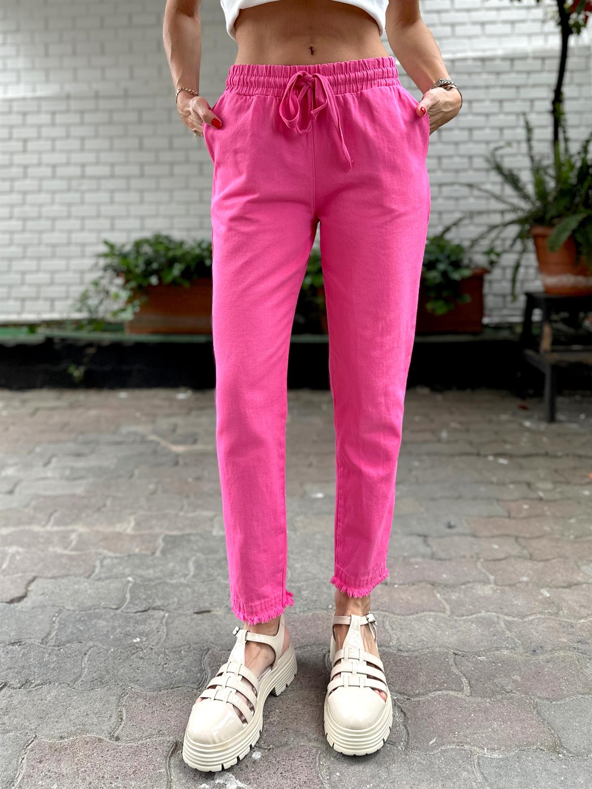 Kadın Beli Lastikli Paçası Püskül Detay Parça Boya Gabardin Pembe Pantolon