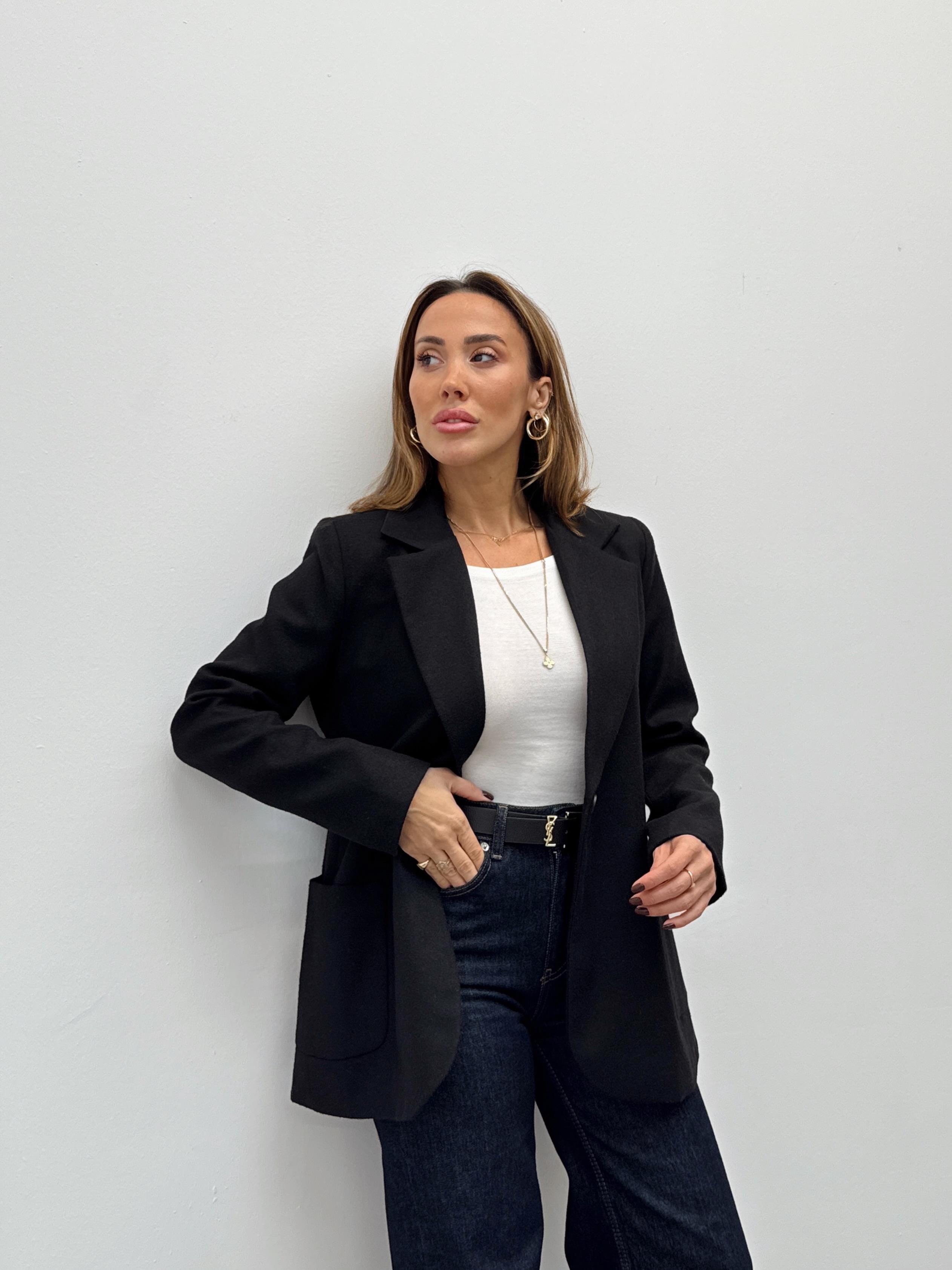 Kadın Elora Siyah Düğmeli Yün Ceket · 2