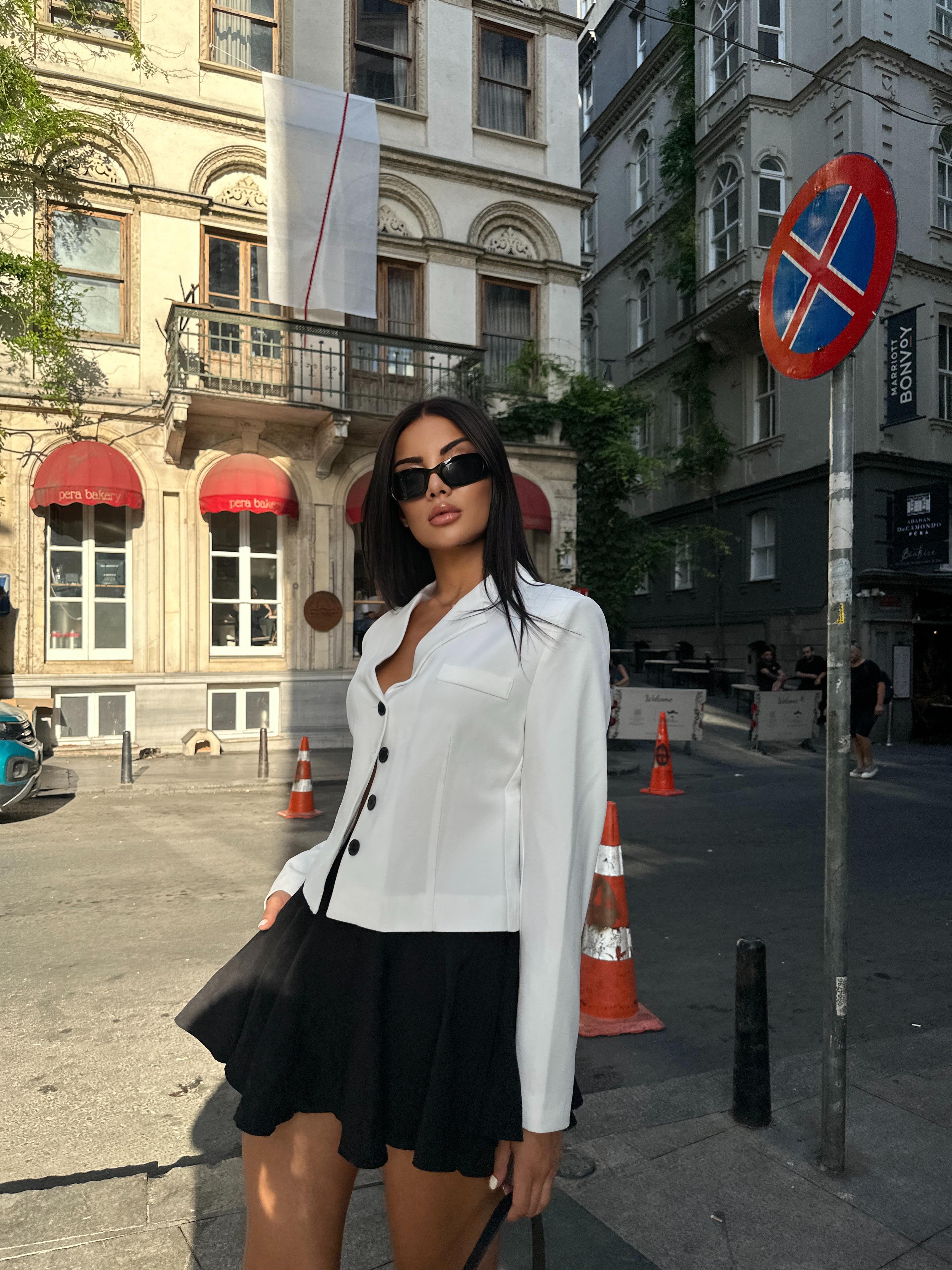 Kadın Kruvaze Yaka Double Kumaş Kısa Beyaz Blazer Ceket · 3