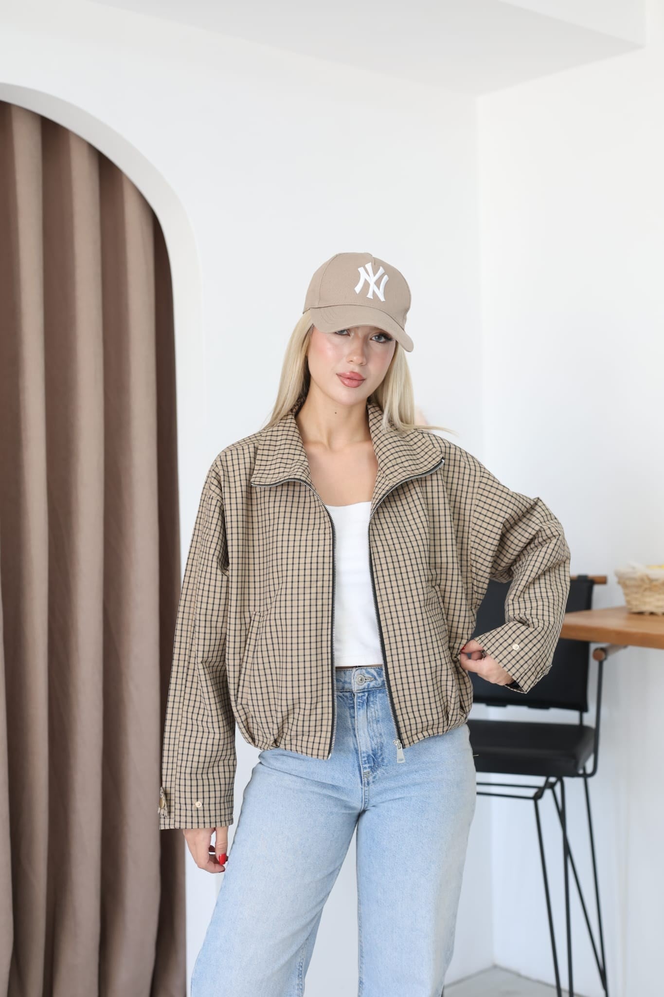 Bej Ekose Desenli Fermuarlı Dik Yaka Uzun Kollu Oversize Bomber Ceket