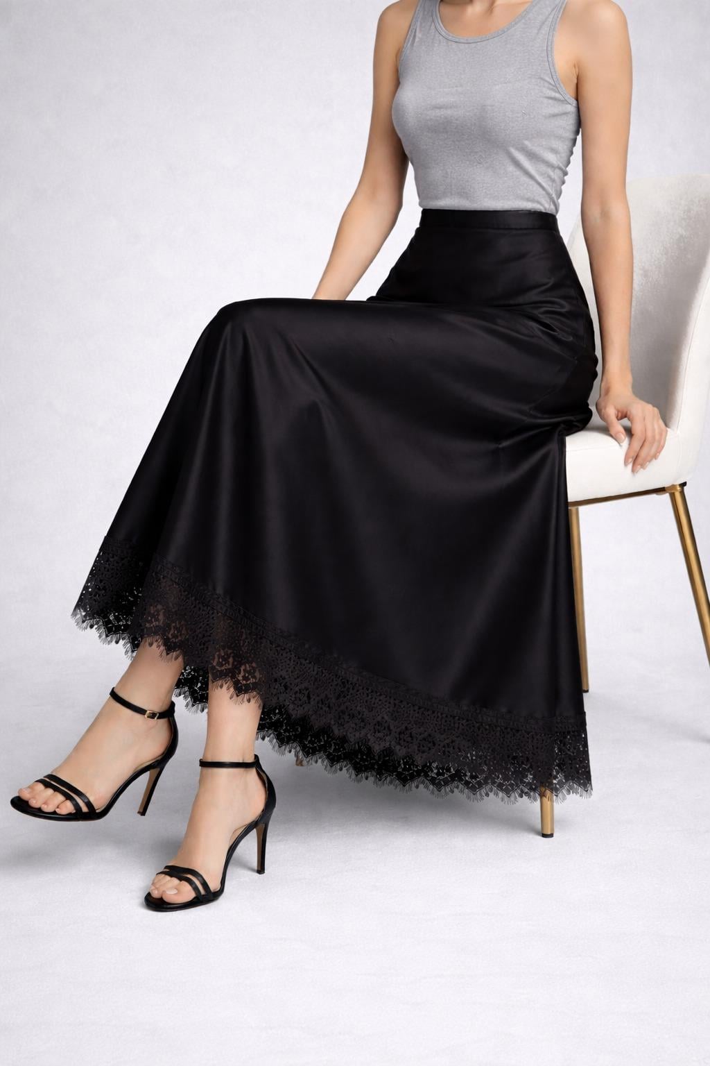 Kadın Siyah Dantel Detaylı A Kesim Midi Boy Saten Etek Yüksek Bel Şık ve Zarif Tasarım