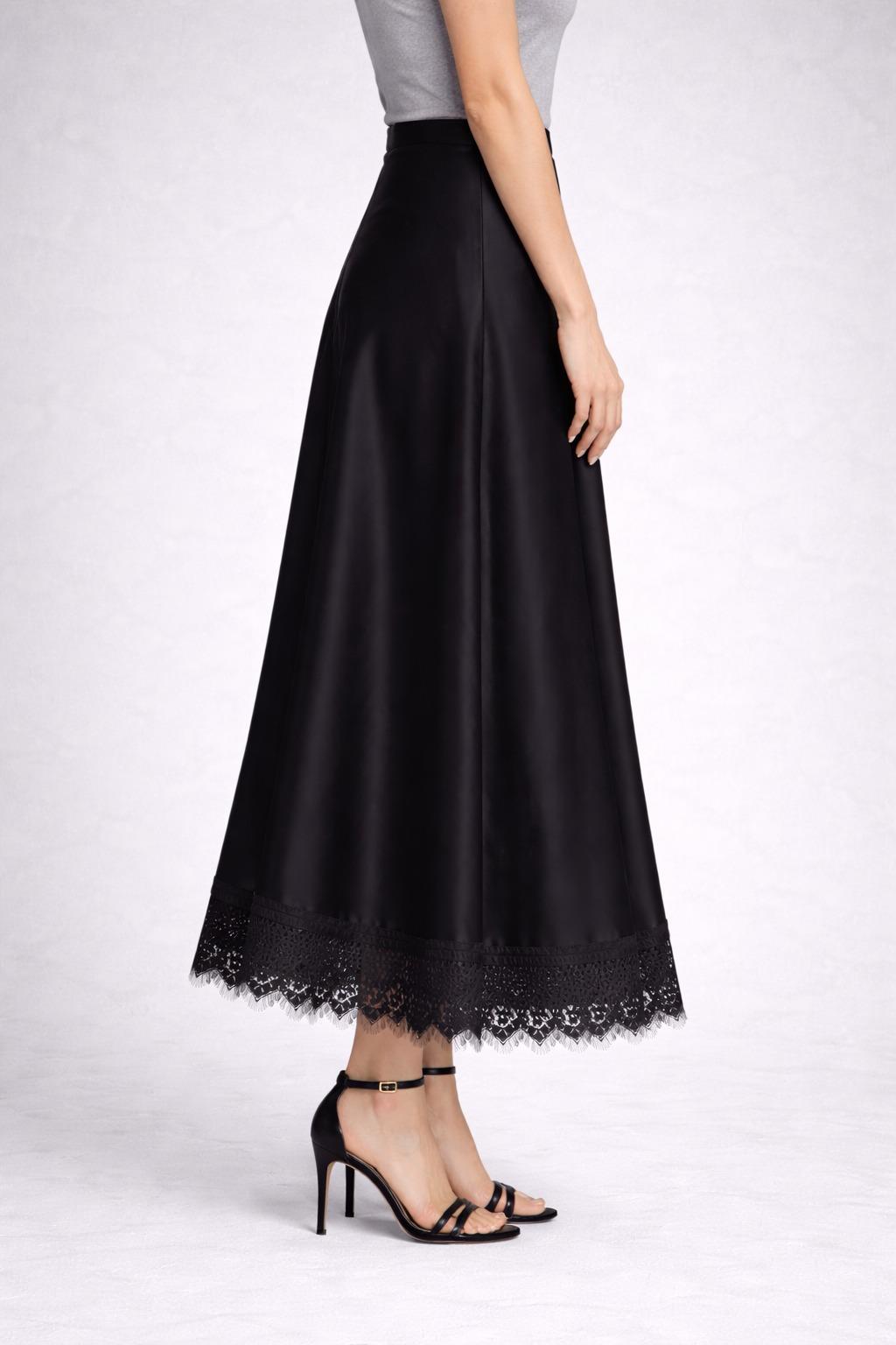 Kadın Siyah Dantel Detaylı A Kesim Midi Boy Saten Etek Yüksek Bel Şık ve Zarif Tasarım