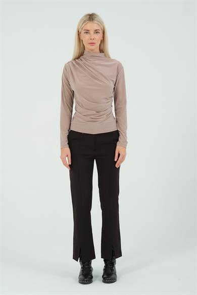 BÜZGÜ DETAYLI DİK YAKA SANDY BLUZ BEJ