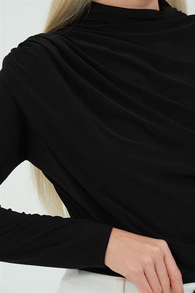 BÜZGÜ DETAYLI DİK YAKA SANDY BLUZ SİYAH