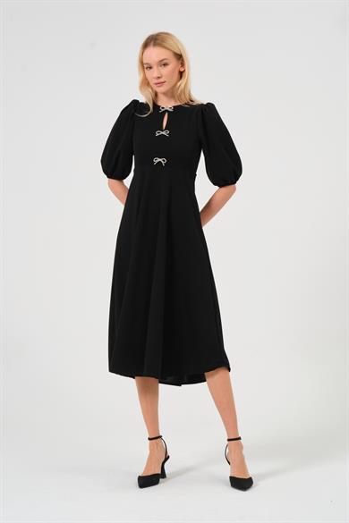 Kadın Siyah Fiyonk Broşlu Balon Kol Midi Boy Elbise