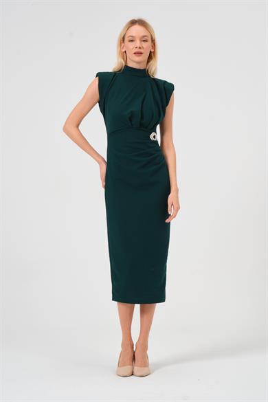 Kadın Zümrüt Yeşili Drape Detaylı Vatkalı Broş Detaylı Elbise