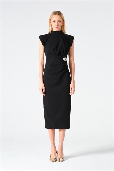 Kadın Siyah Drape Detaylı Vatkalı Broş Detaylı Elbise