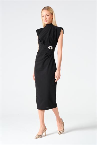  Kadın Siyah Drape Detaylı Vatkalı Broş Detaylı Elbise