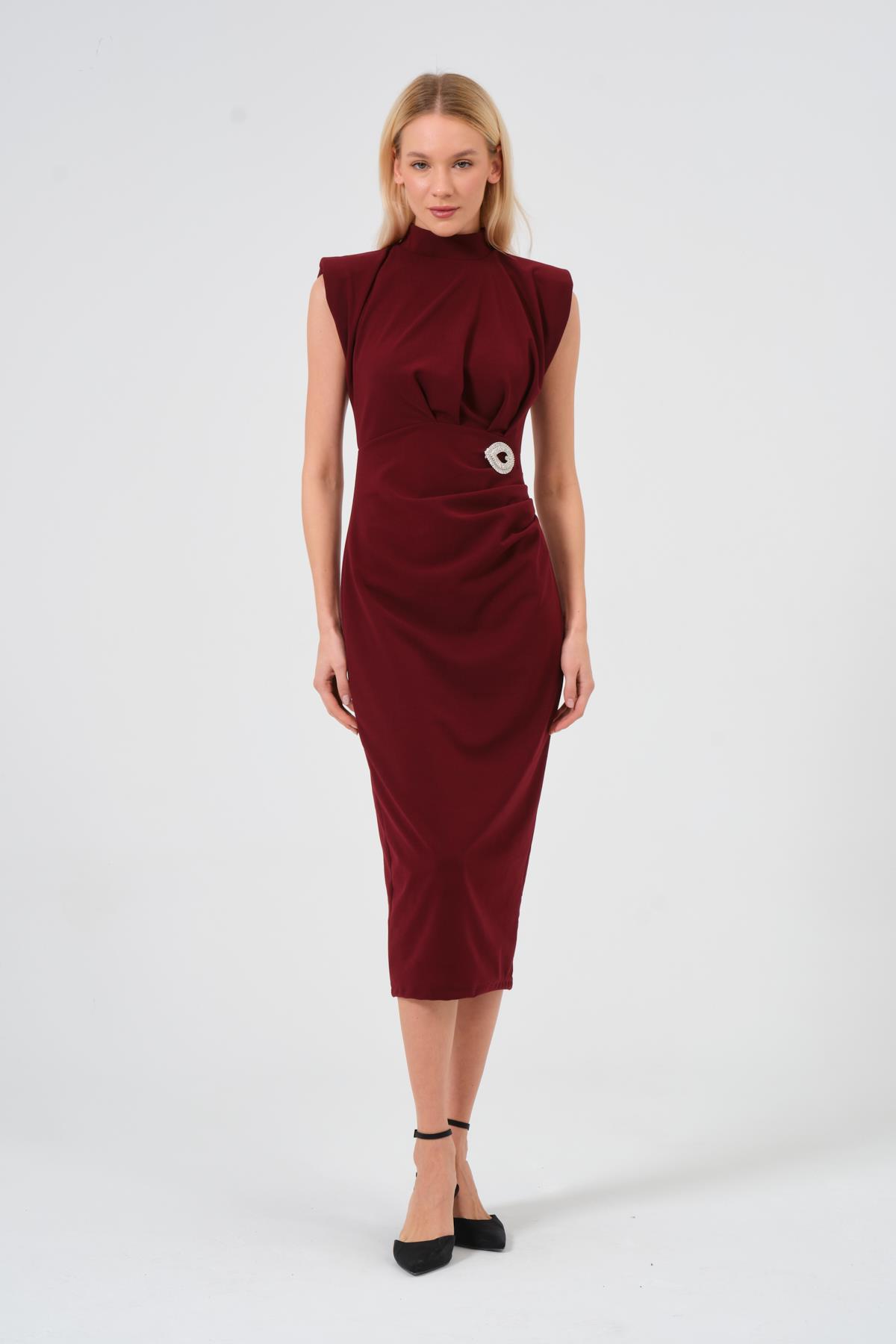 Kadın Bordo Drape Detaylı Vatkalı Broş Detaylı Elbise
