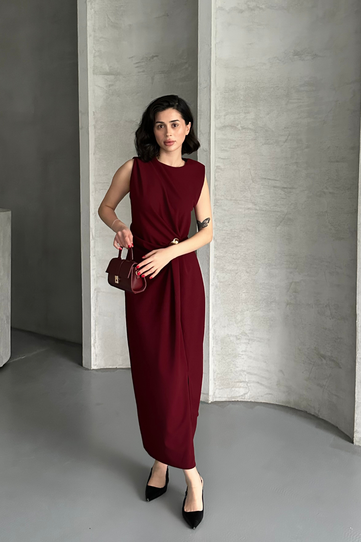 Kadın Bordo Taş Detaylı Yırtmaçlı Şık Midi Elbise