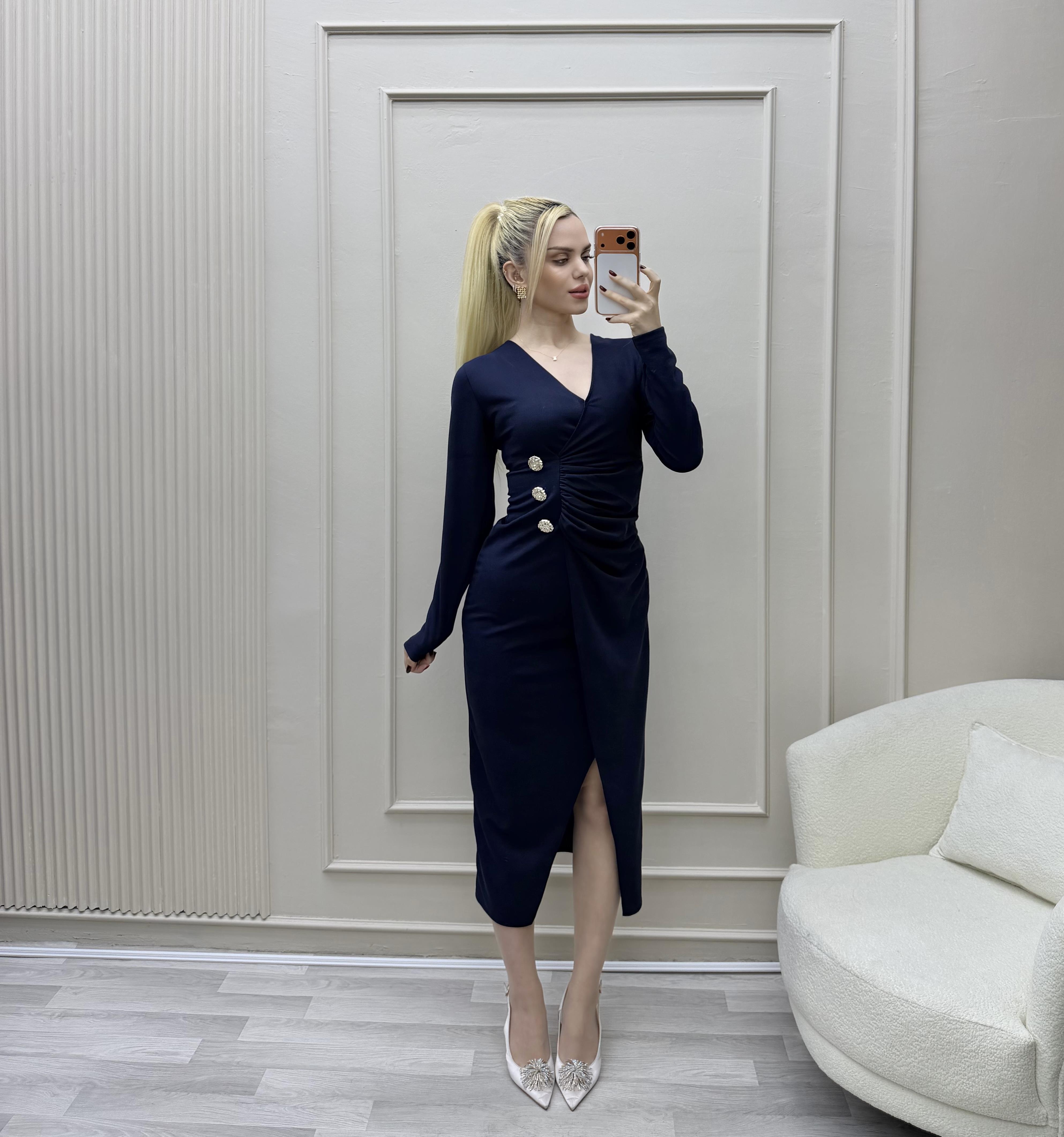 KADIN V LARCİVERT YAKA DRAPELİ YIRTMAÇLI DÜĞME DETAYLI UZUN KOLLU MİDİ BOY ŞIK ABİYE DAVET ELBİSESİ