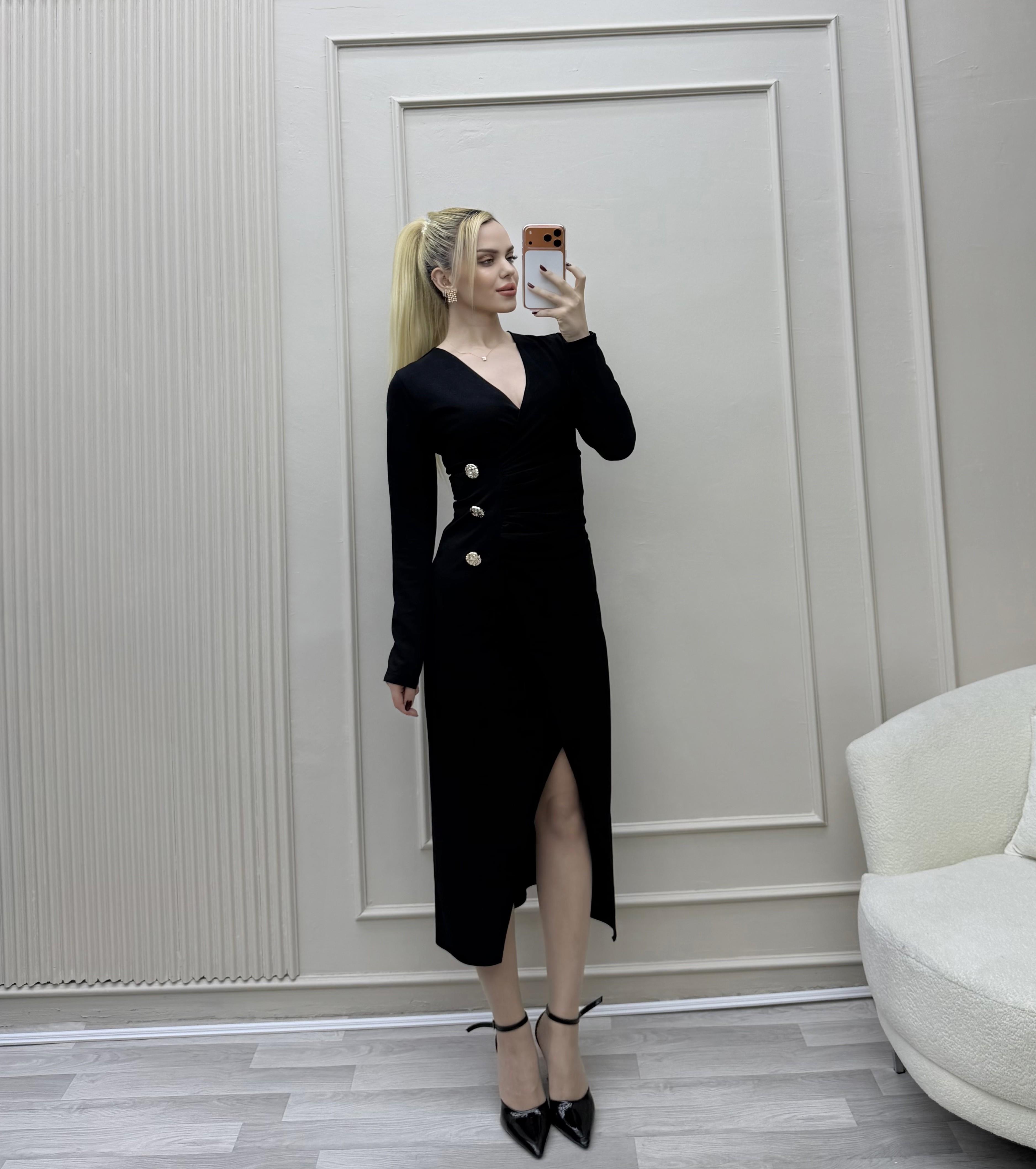 KADIN V SİYAH YAKA DRAPELİ YIRTMAÇLI DÜĞME DETAYLI UZUN KOLLU MİDİ BOY ŞIK ABİYE DAVET ELBİSESİ