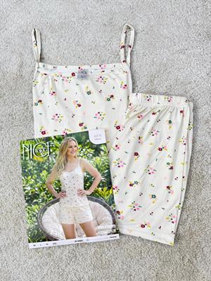 ç6616-milan kumaş çiçekli şortlu pijama takımı-krem