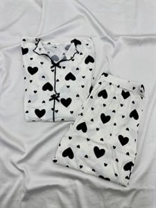 ç8691-Kaşkorse  kumaş gömlek yaka uzun kollu pijama takımı kalpli -siyah