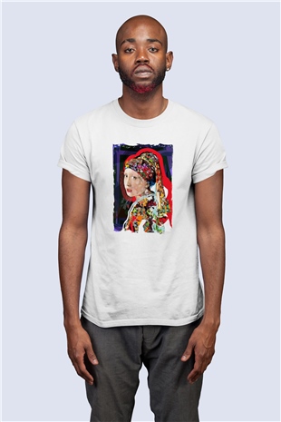 Unisex İnci Küpeli Kız Kolajı İsimli Baskılı Tshirt