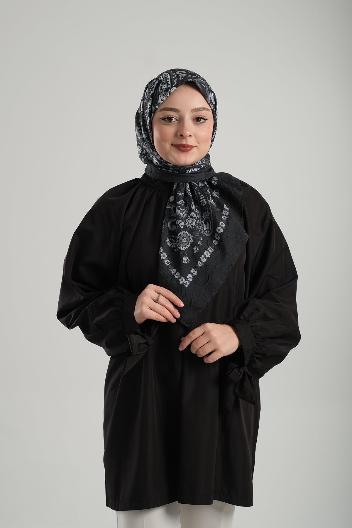 Antrasit Desenli Eşarp Bambu Çiçek Dijital Baskılı - Hürrem Bone 202208_25